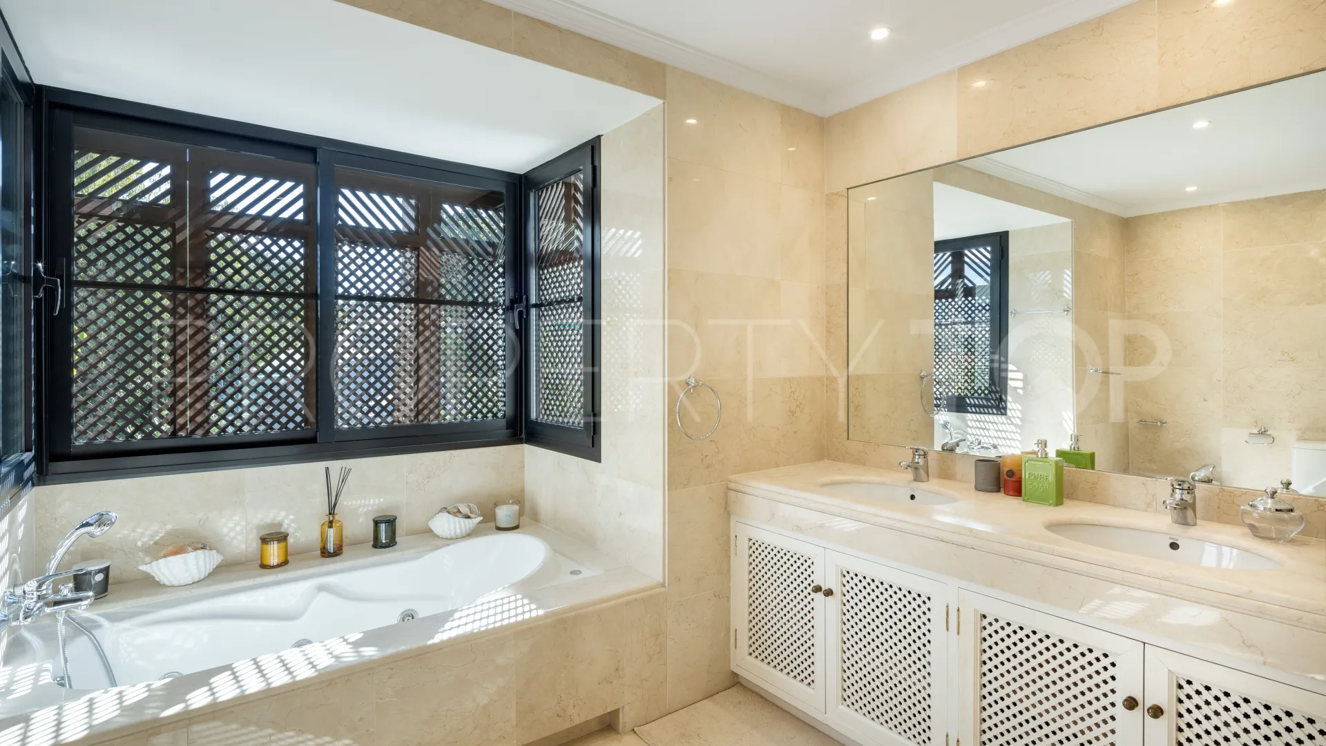 La Quinta, villa a la venta de 4 dormitorios