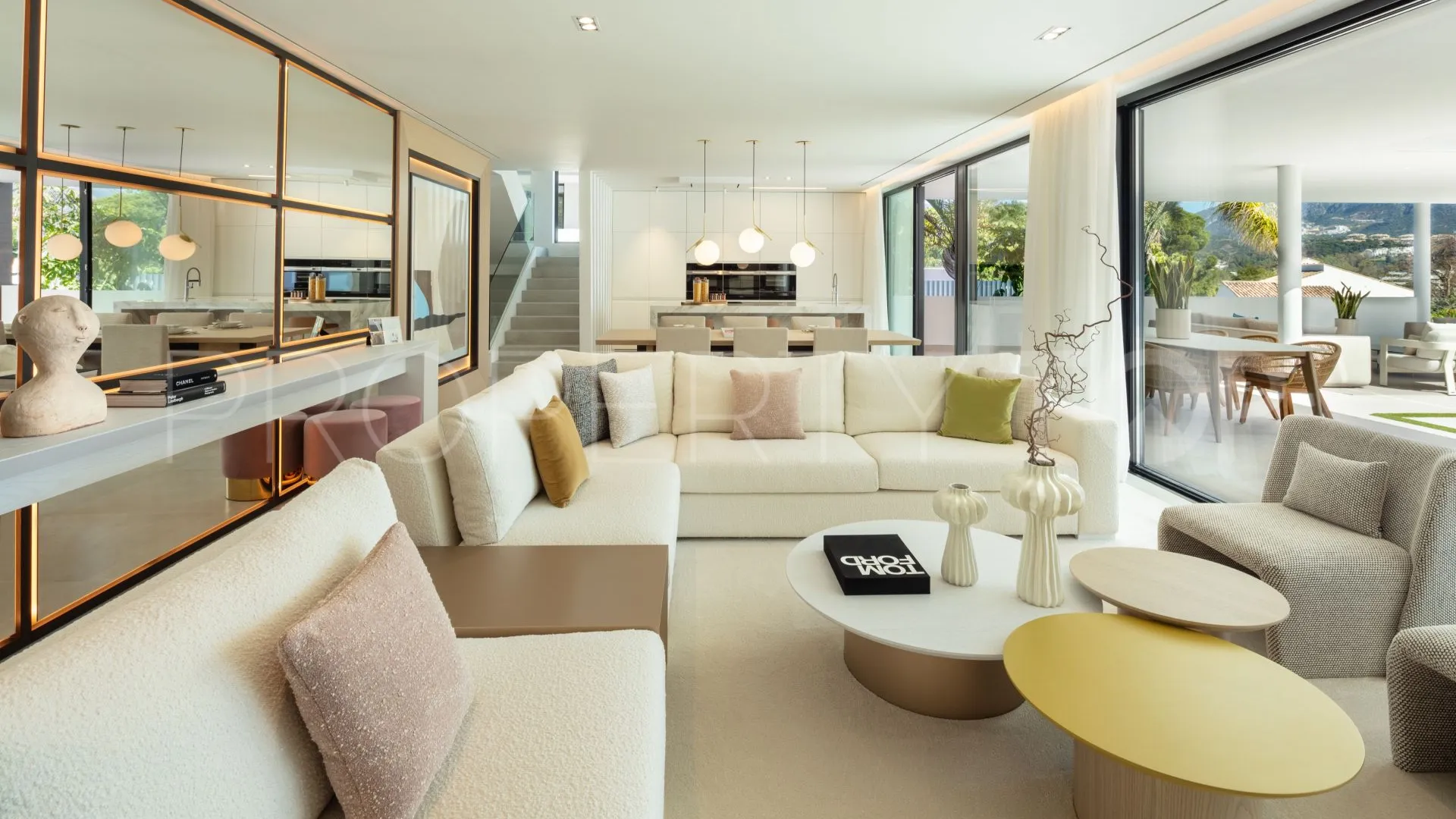Villa for sale in Nueva Andalucia with 5 bedrooms