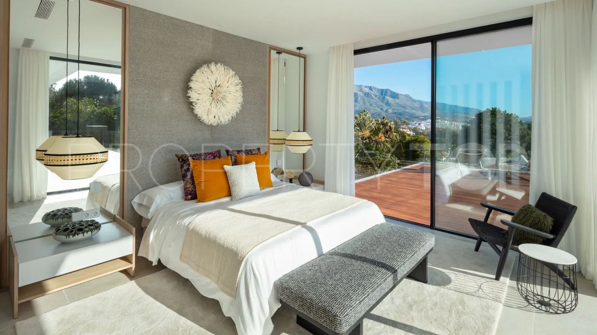 Villa for sale in Nueva Andalucia with 5 bedrooms