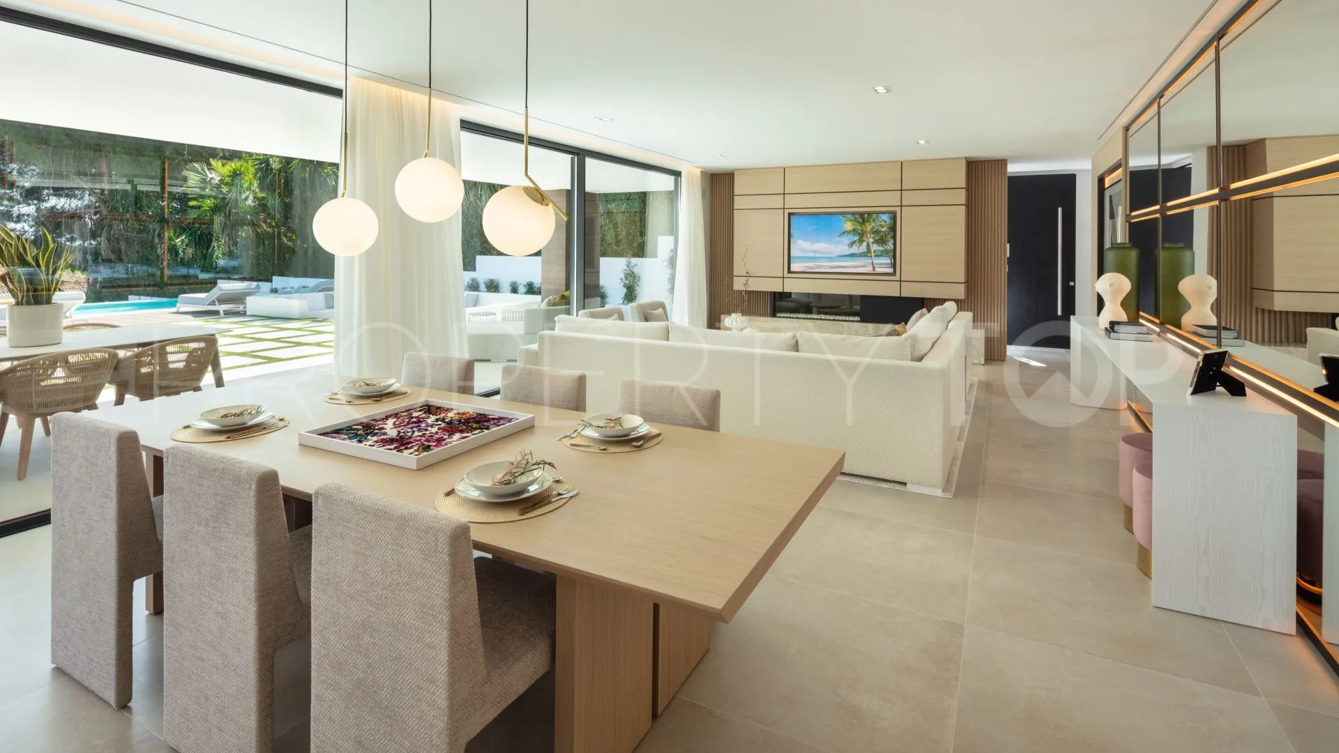 Villa for sale in Nueva Andalucia with 5 bedrooms