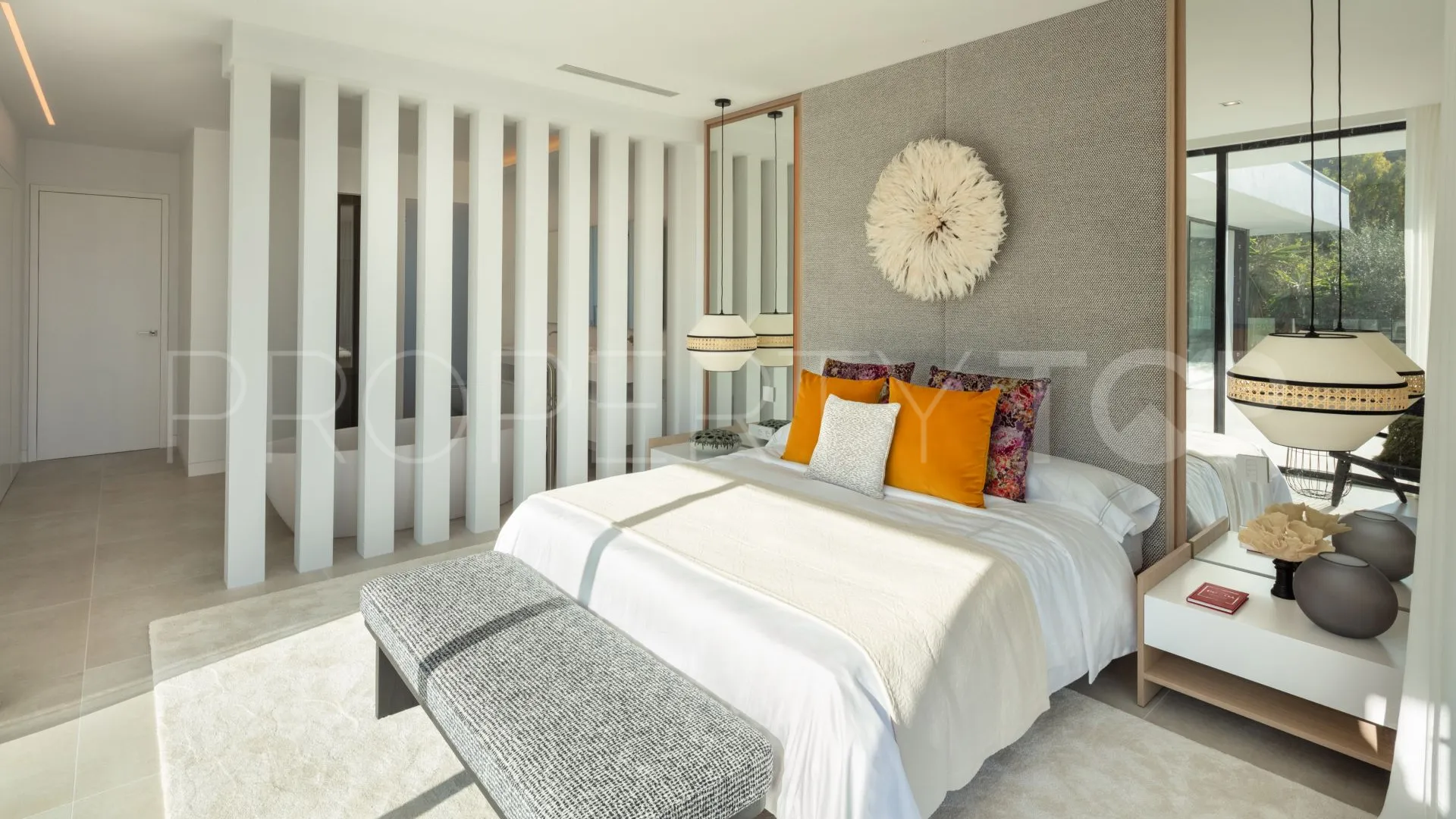 Villa for sale in Nueva Andalucia with 5 bedrooms
