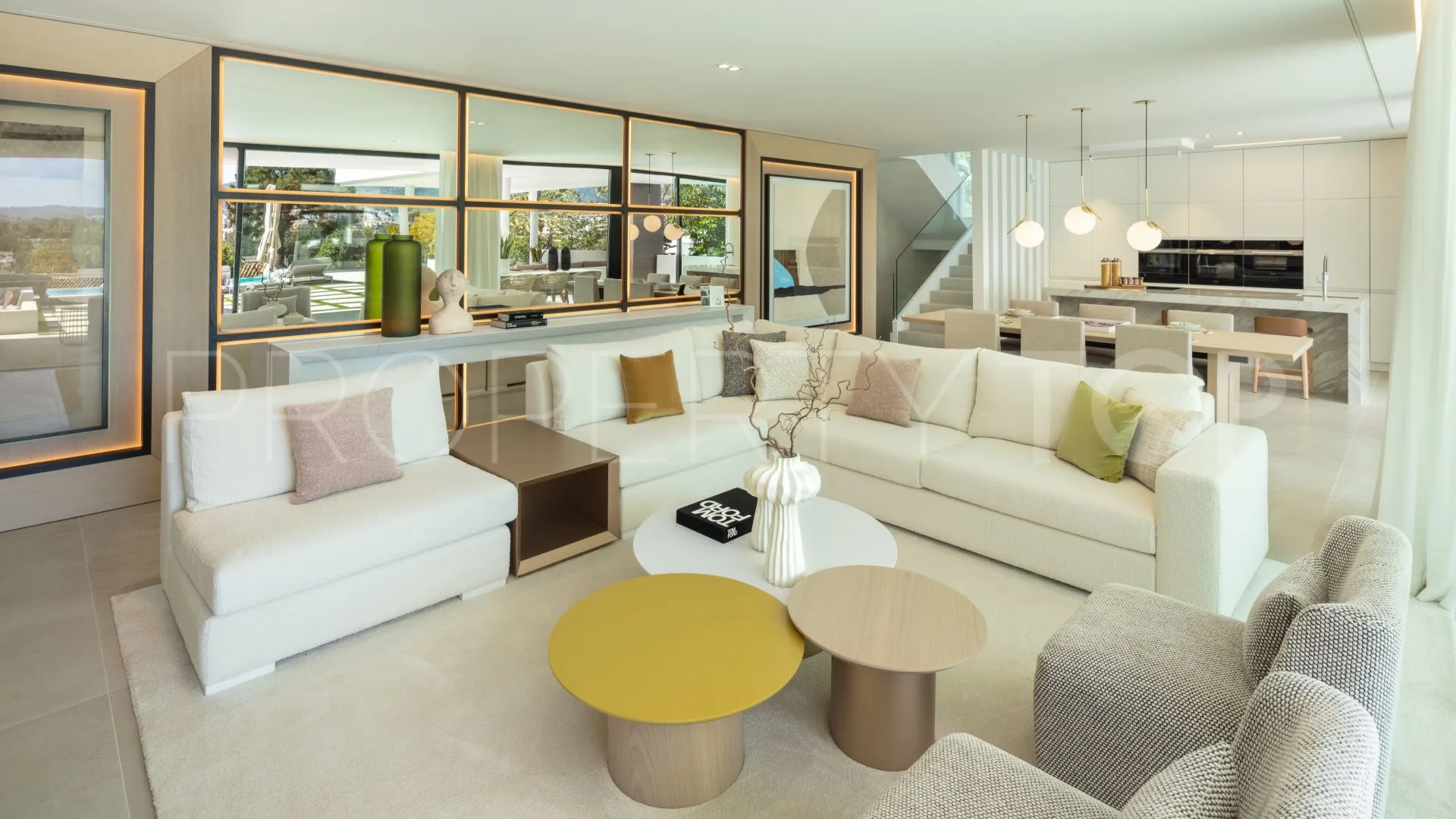 Villa for sale in Nueva Andalucia with 5 bedrooms
