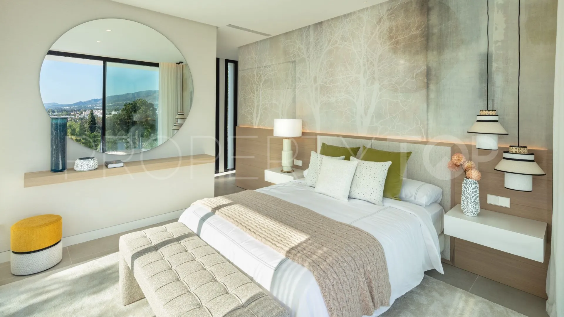 Villa for sale in Nueva Andalucia with 5 bedrooms