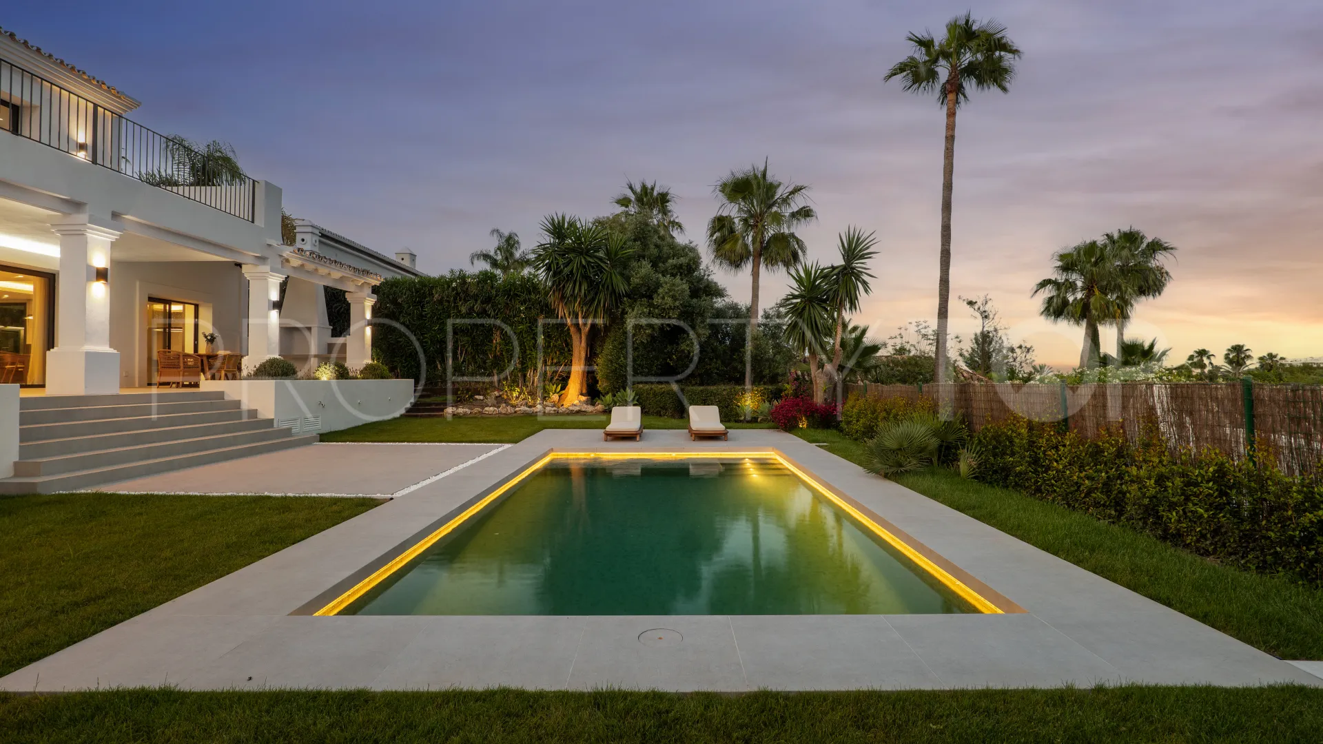 5 bedrooms villa for sale in Nueva Andalucia
