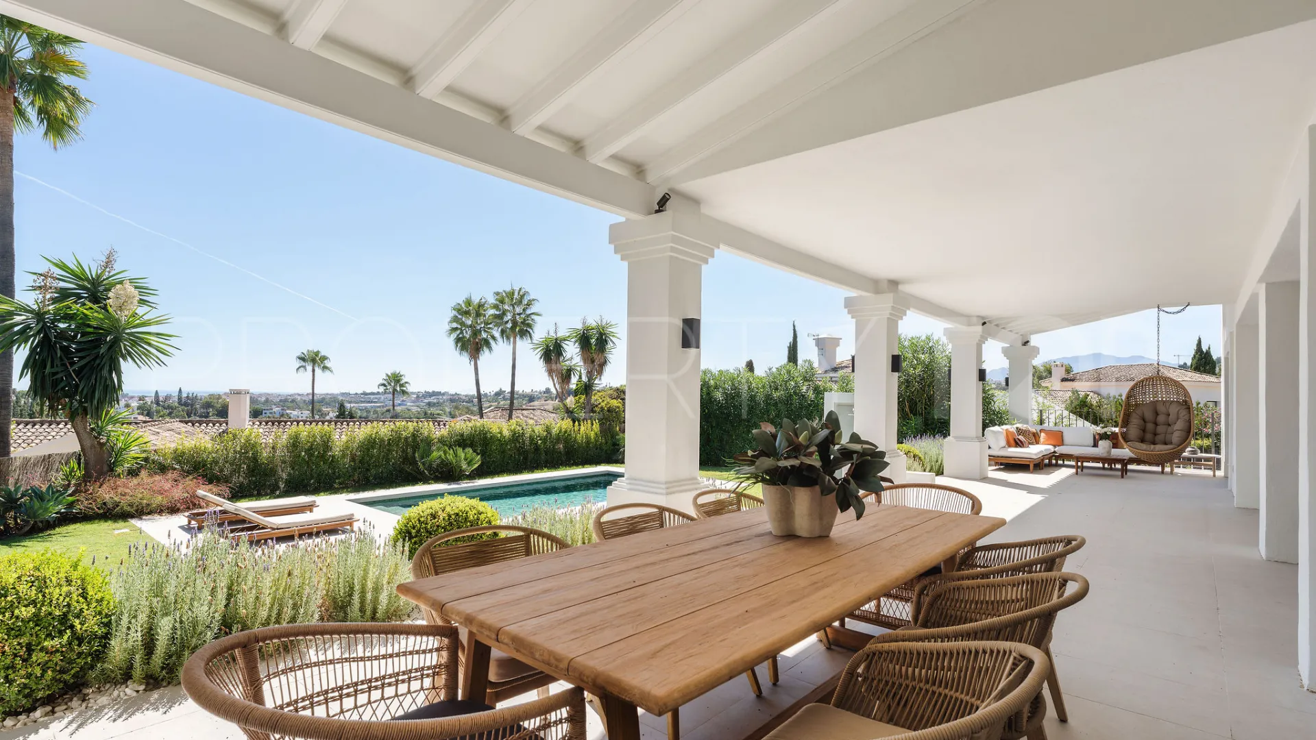 5 bedrooms villa for sale in Nueva Andalucia