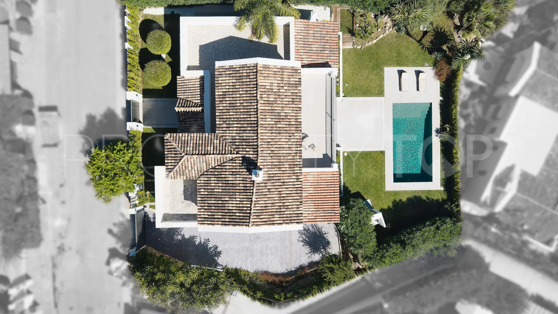 5 bedrooms villa for sale in Nueva Andalucia