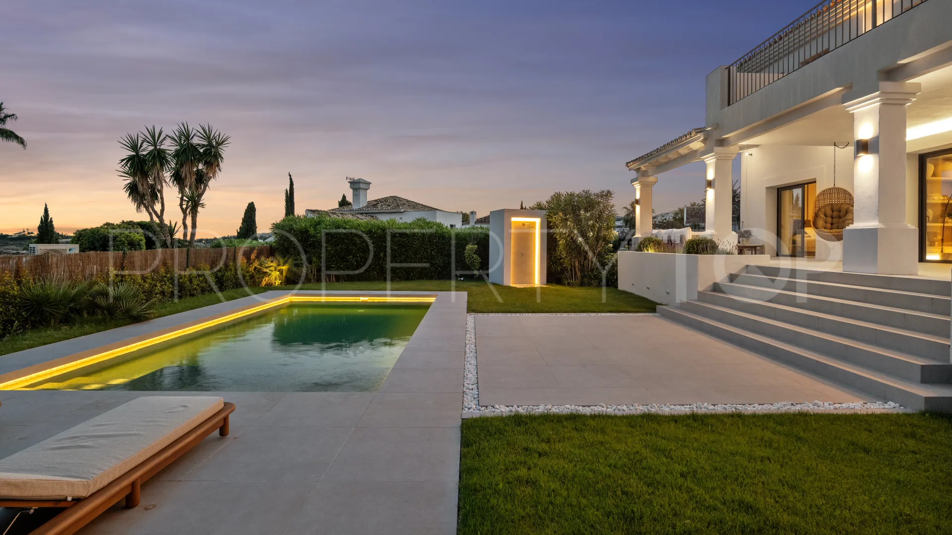 5 bedrooms villa for sale in Nueva Andalucia