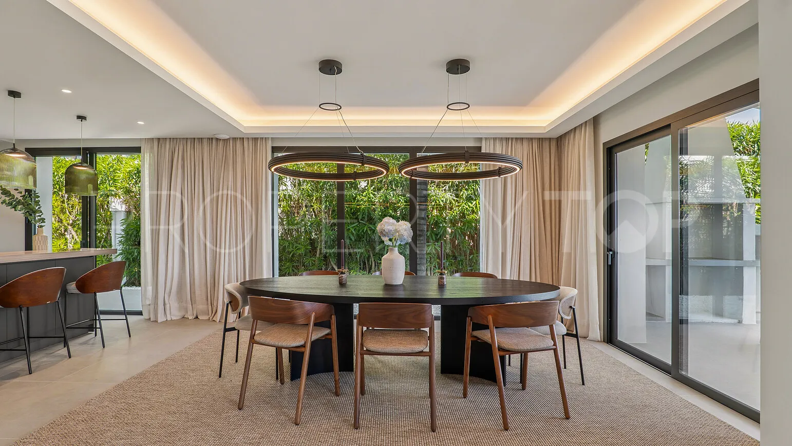 5 bedrooms villa for sale in Nueva Andalucia