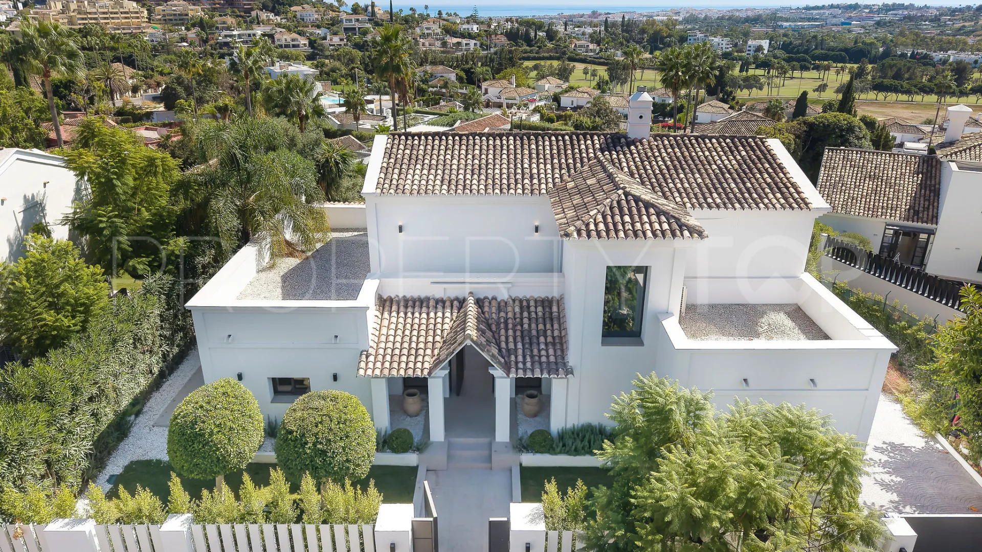 5 bedrooms villa for sale in Nueva Andalucia