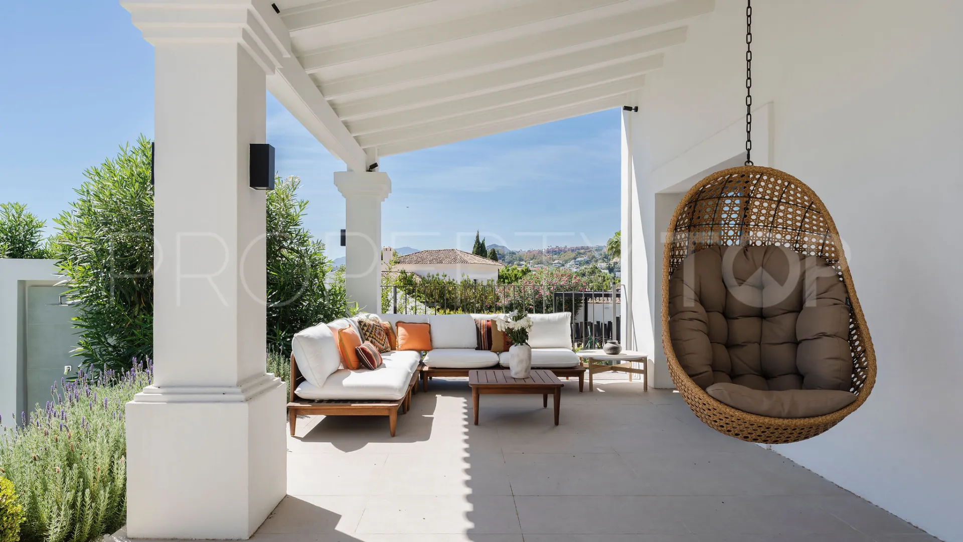 5 bedrooms villa for sale in Nueva Andalucia