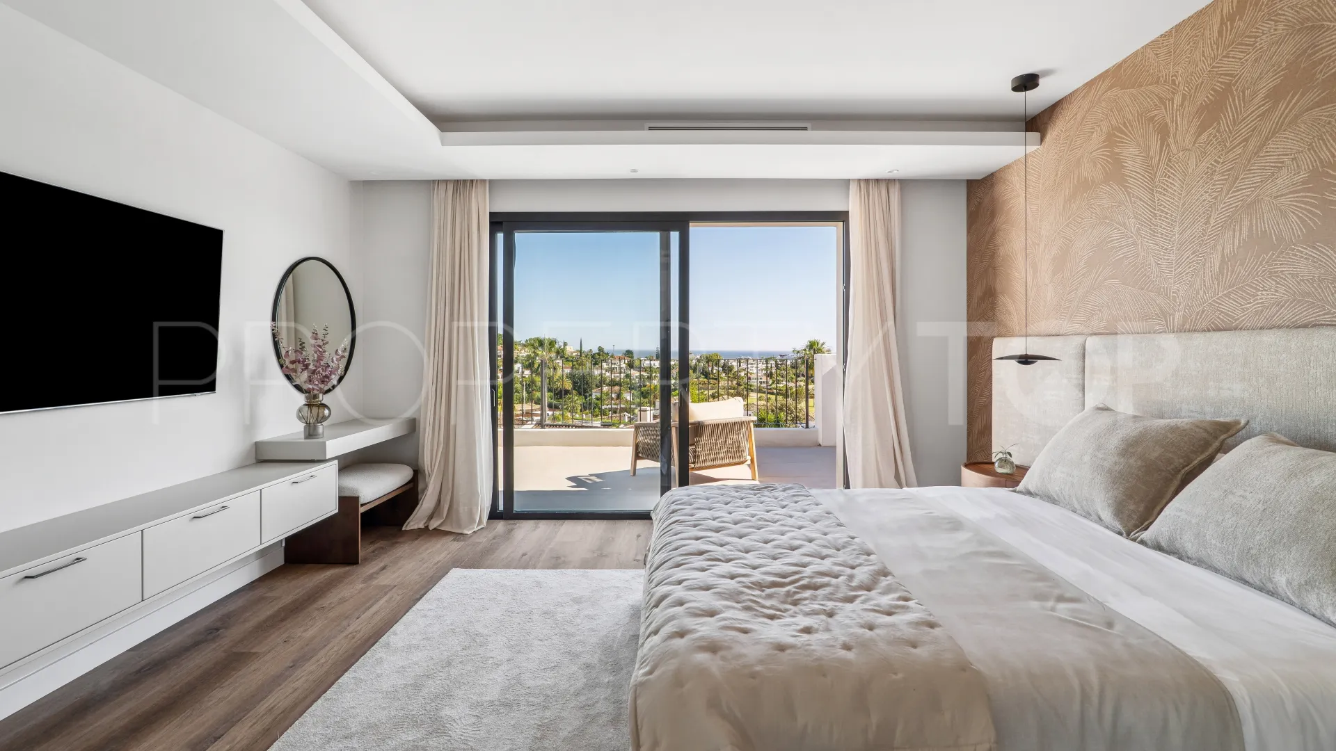 5 bedrooms villa for sale in Nueva Andalucia