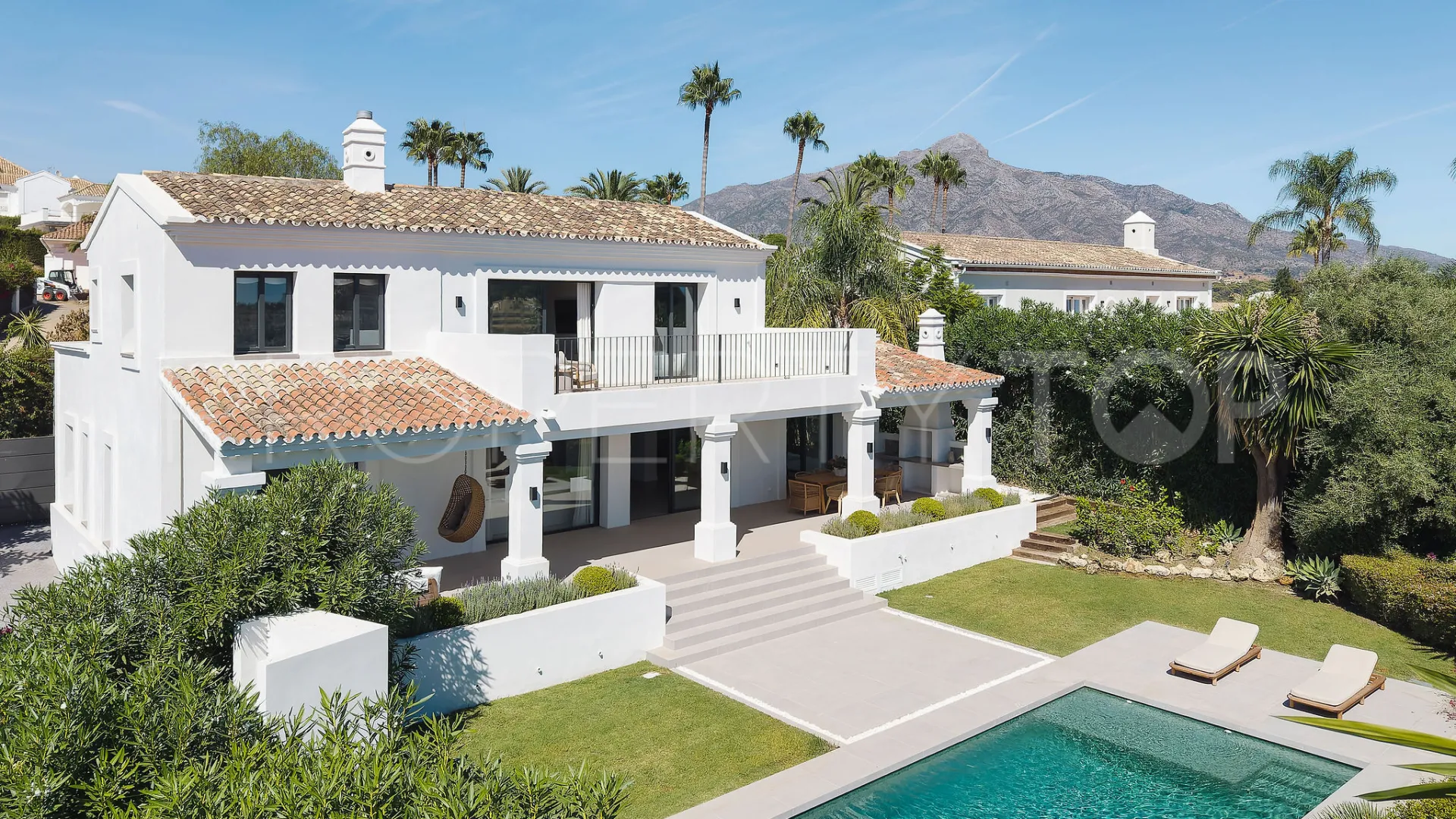 5 bedrooms villa for sale in Nueva Andalucia