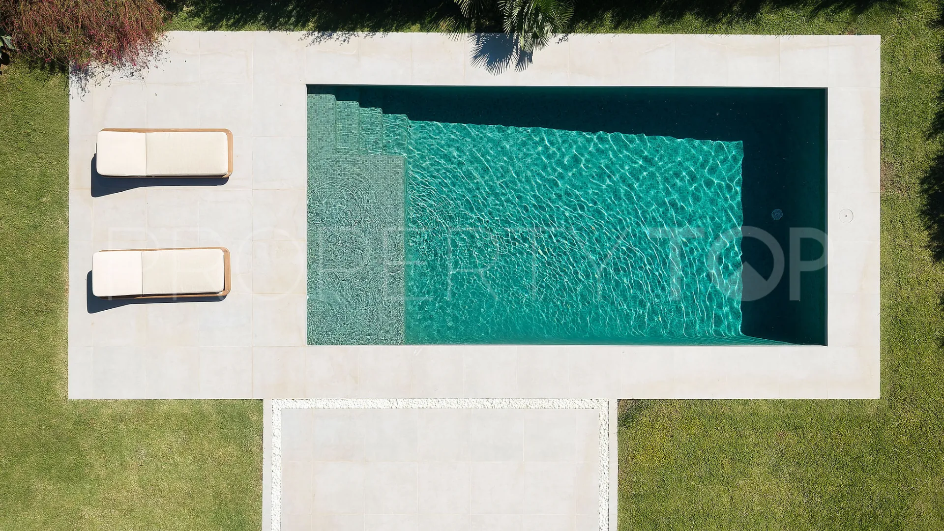 5 bedrooms villa for sale in Nueva Andalucia