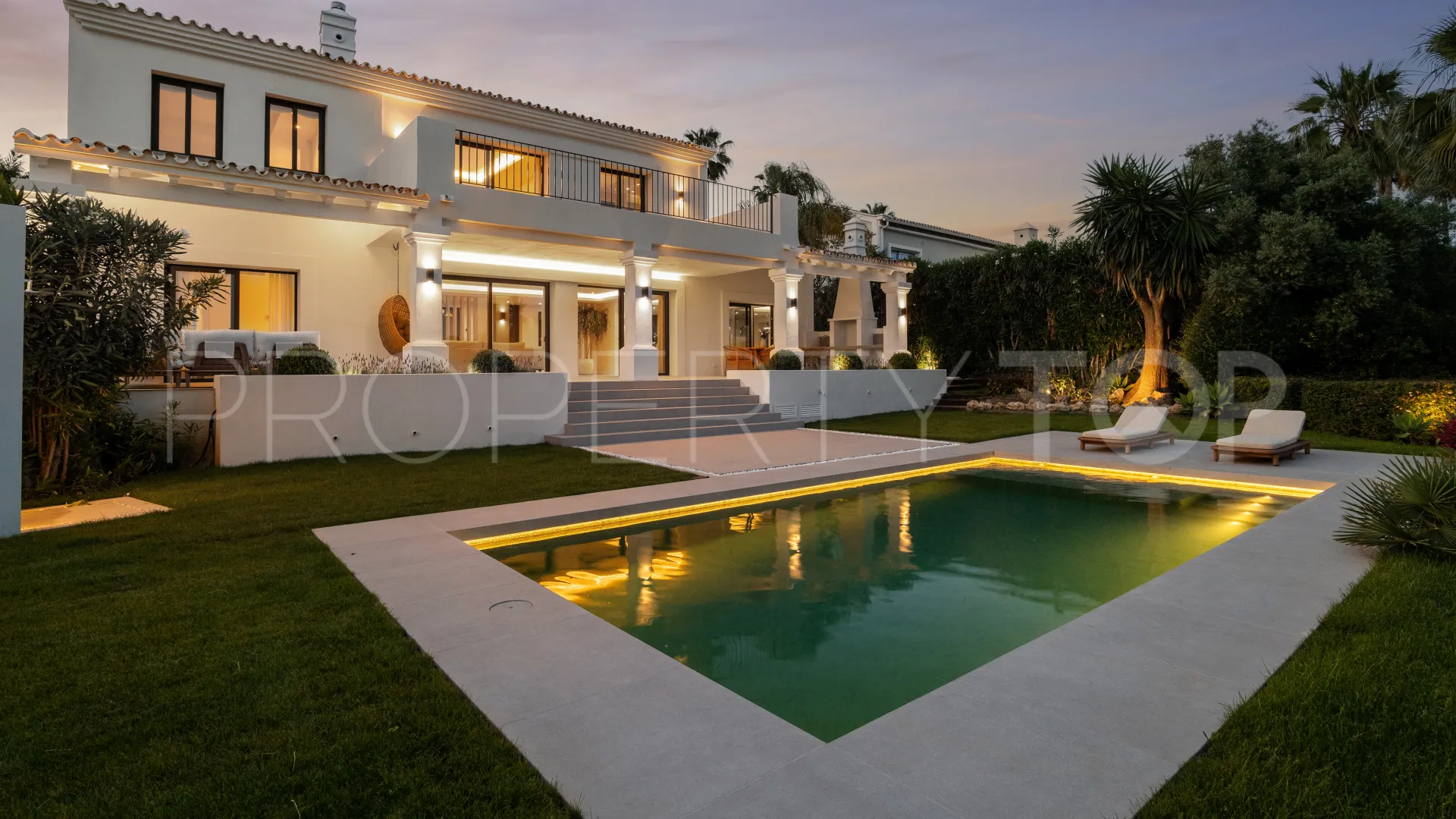 5 bedrooms villa for sale in Nueva Andalucia
