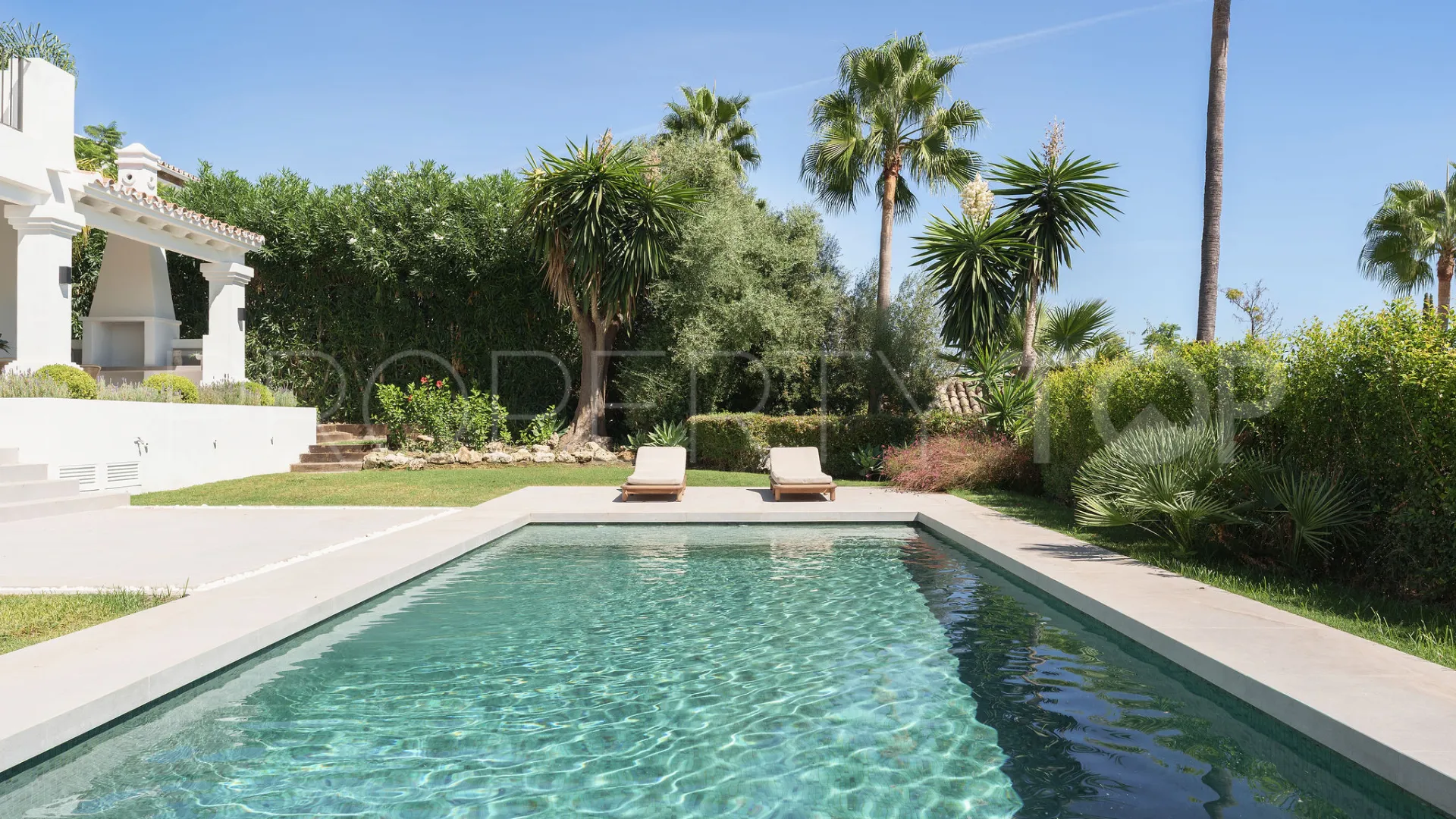 5 bedrooms villa for sale in Nueva Andalucia