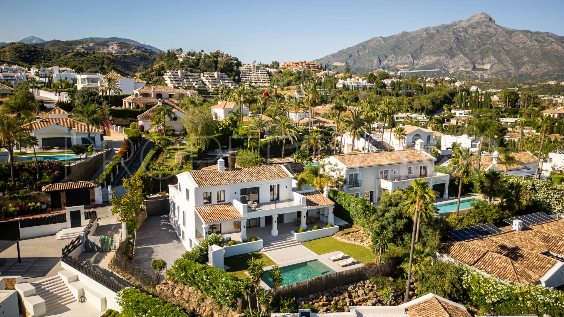 5 bedrooms villa for sale in Nueva Andalucia