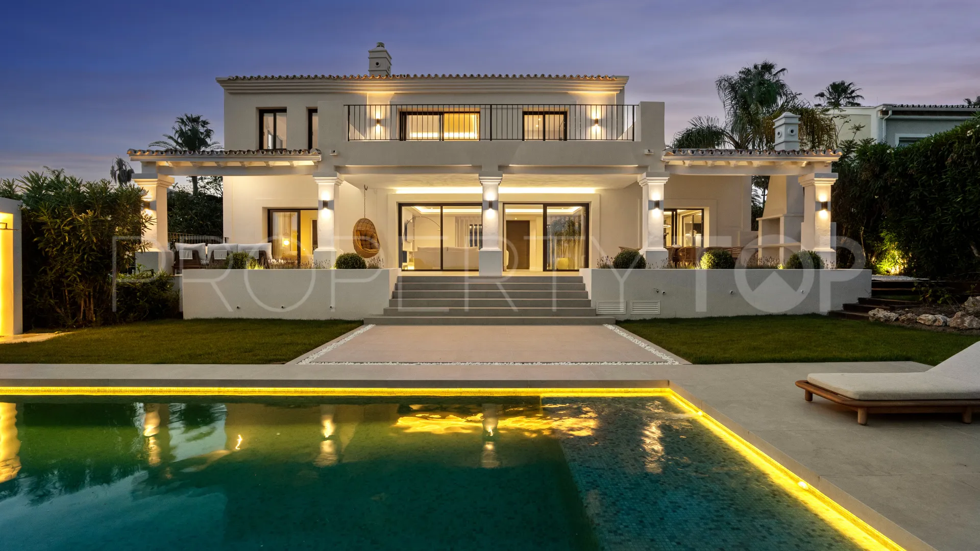 5 bedrooms villa for sale in Nueva Andalucia