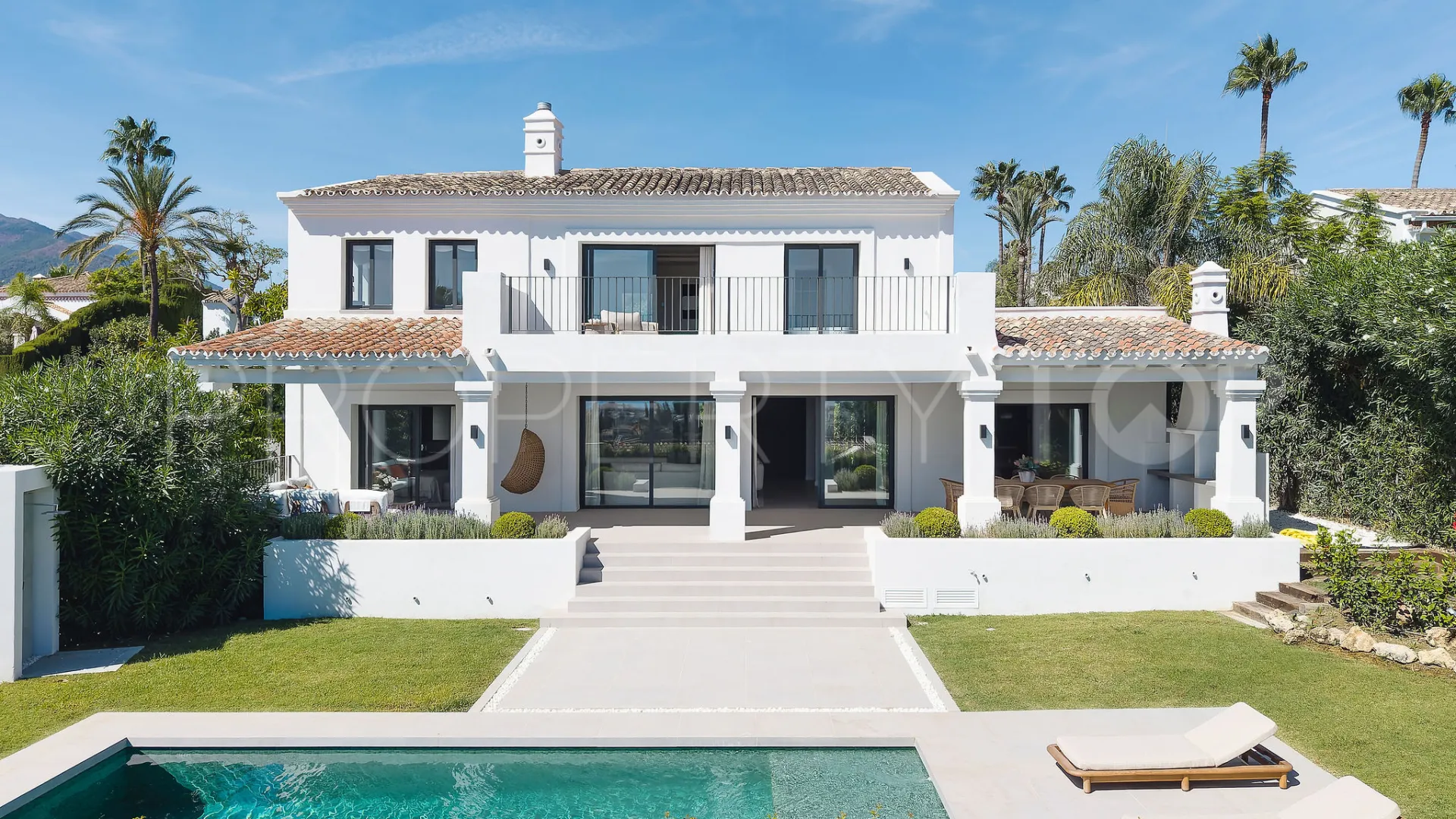 5 bedrooms villa for sale in Nueva Andalucia
