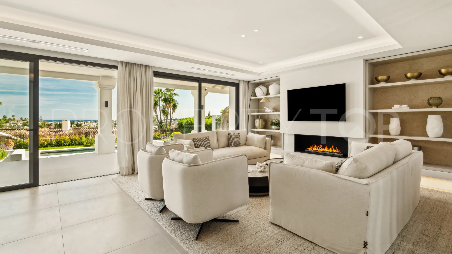 5 bedrooms villa for sale in Nueva Andalucia