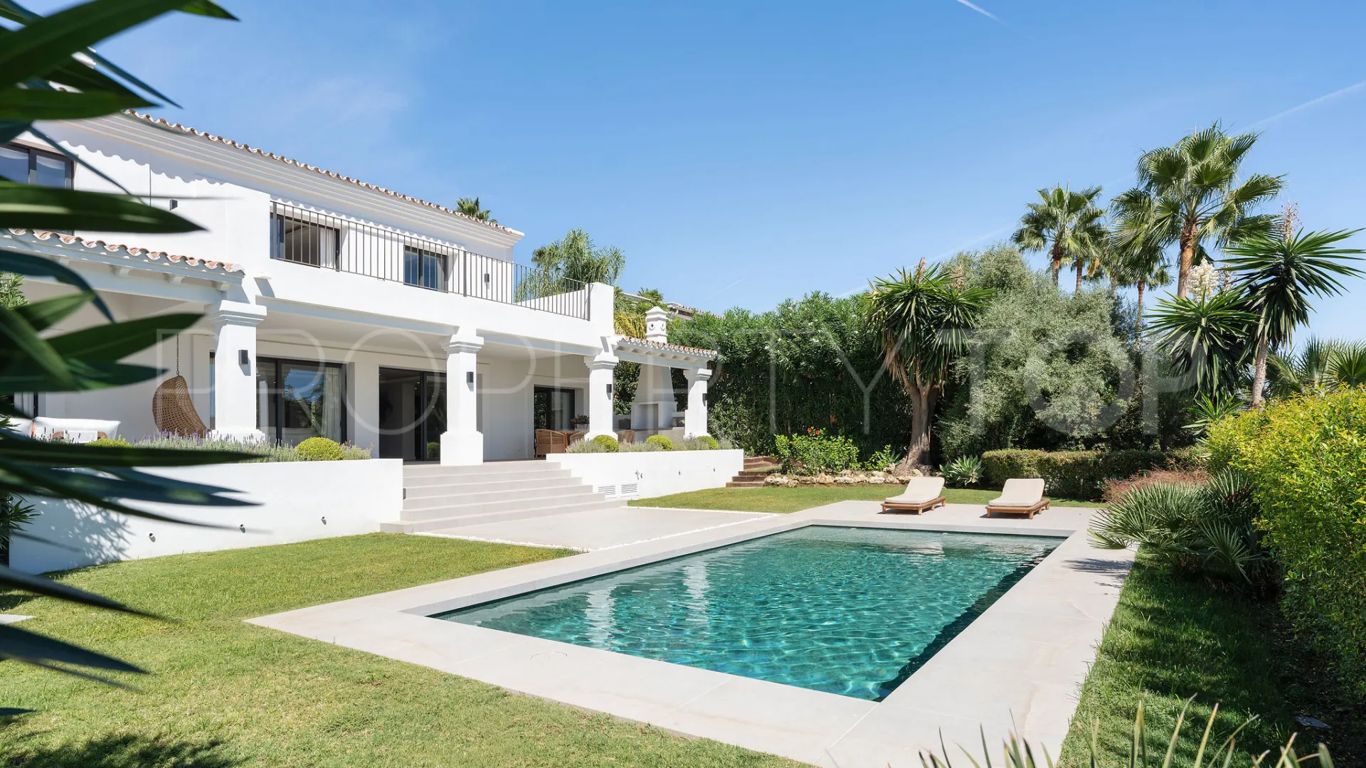 5 bedrooms villa for sale in Nueva Andalucia