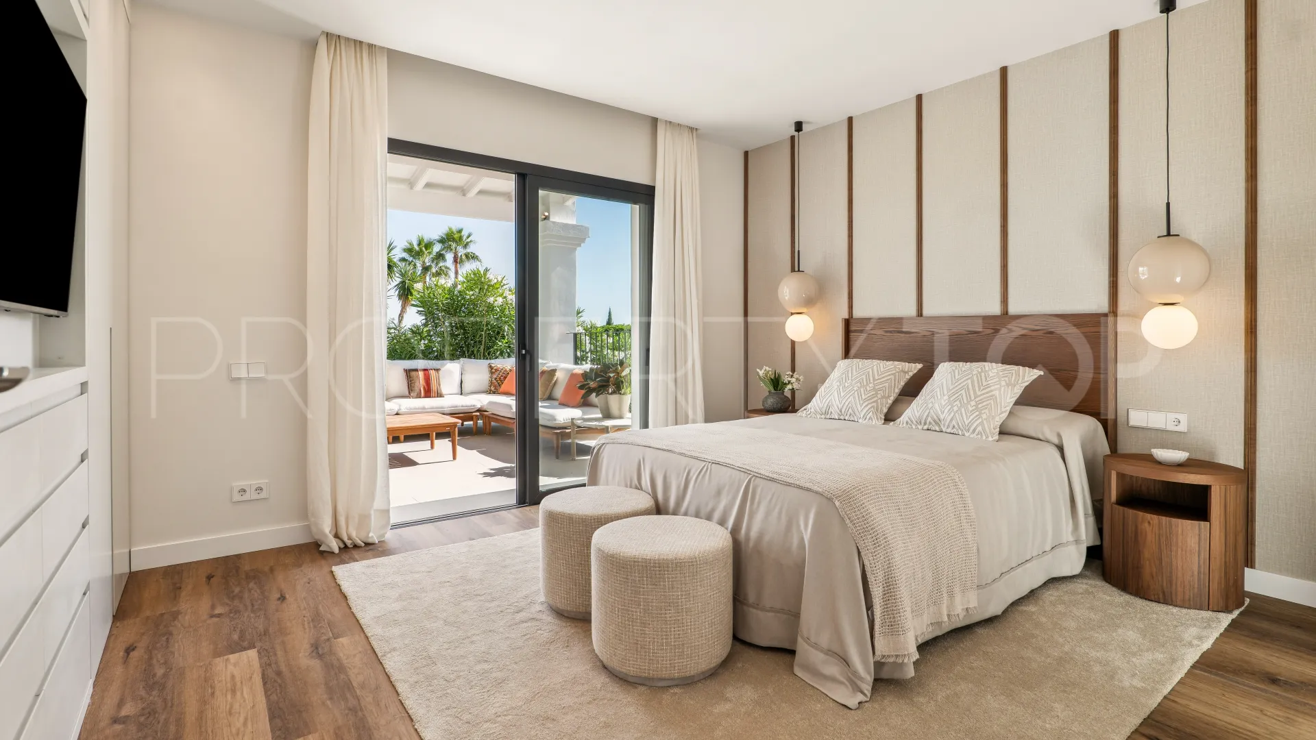 5 bedrooms villa for sale in Nueva Andalucia