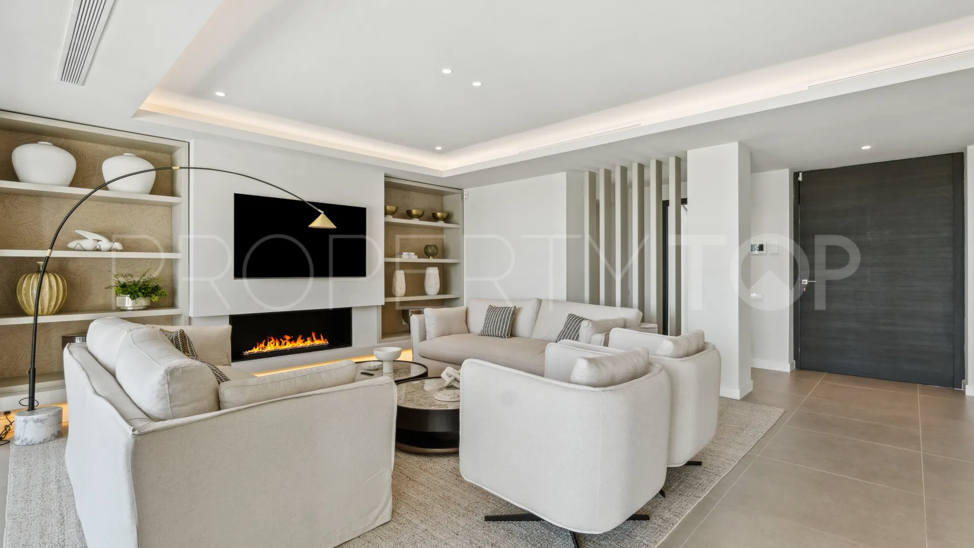 5 bedrooms villa for sale in Nueva Andalucia