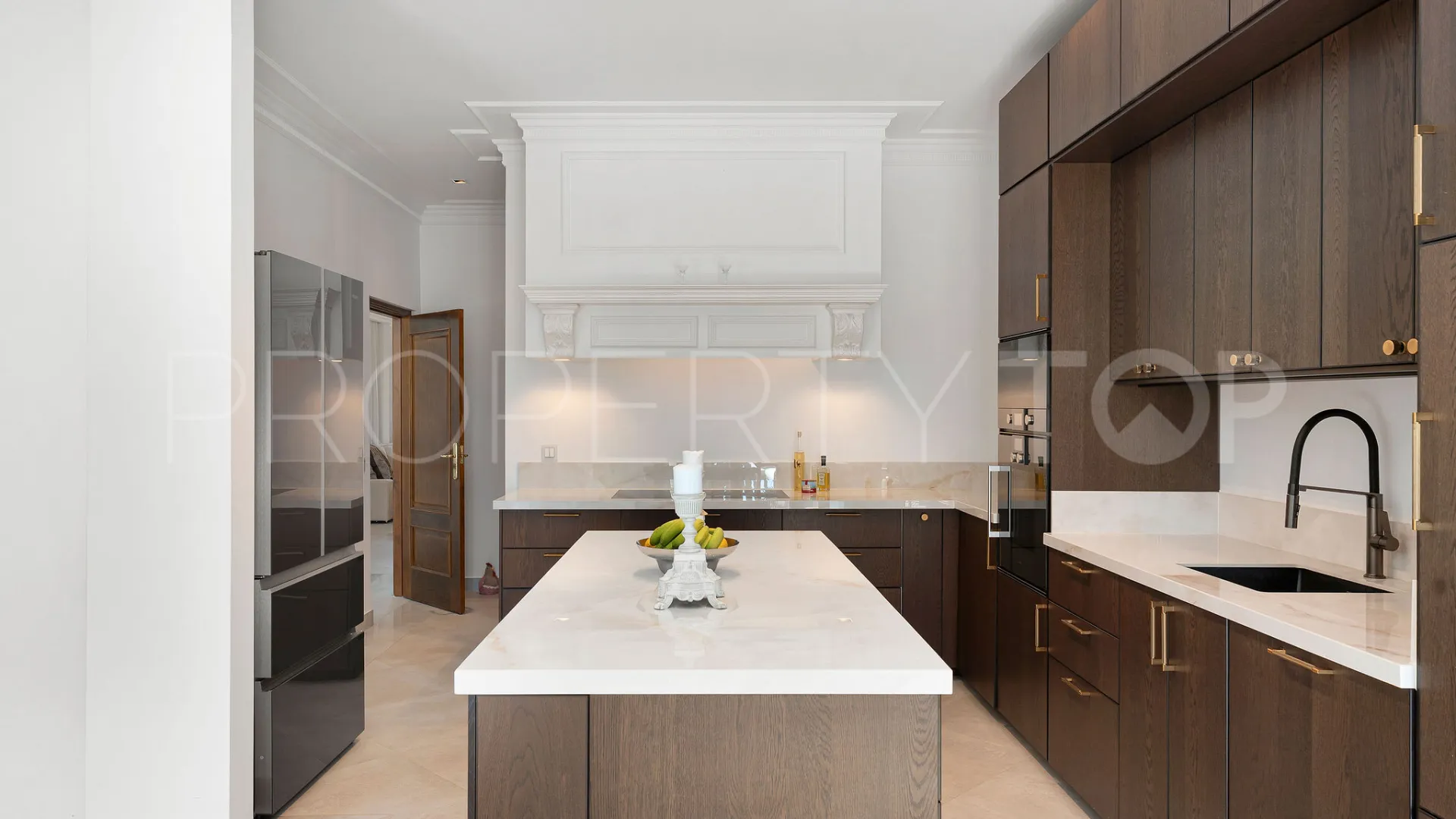Buy villa in El Madroñal