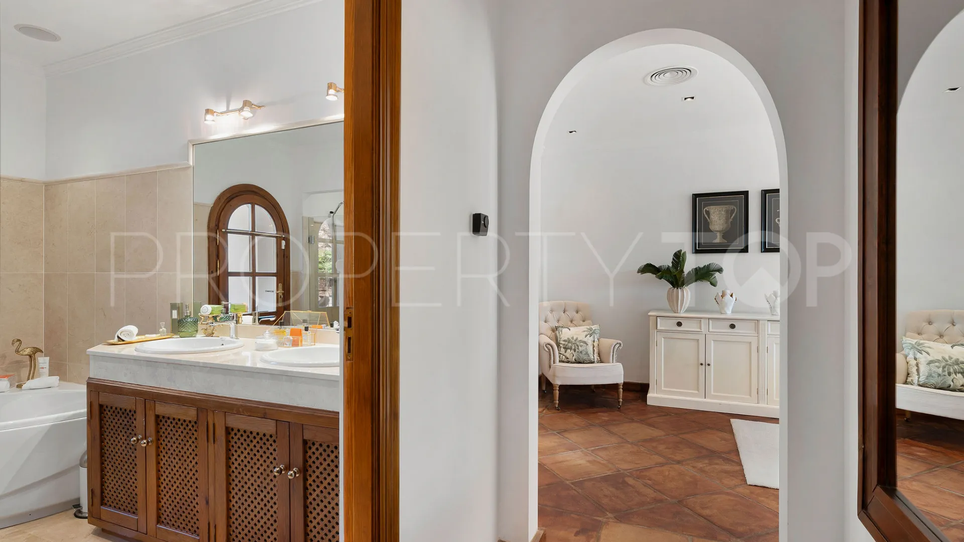 Buy villa in El Madroñal