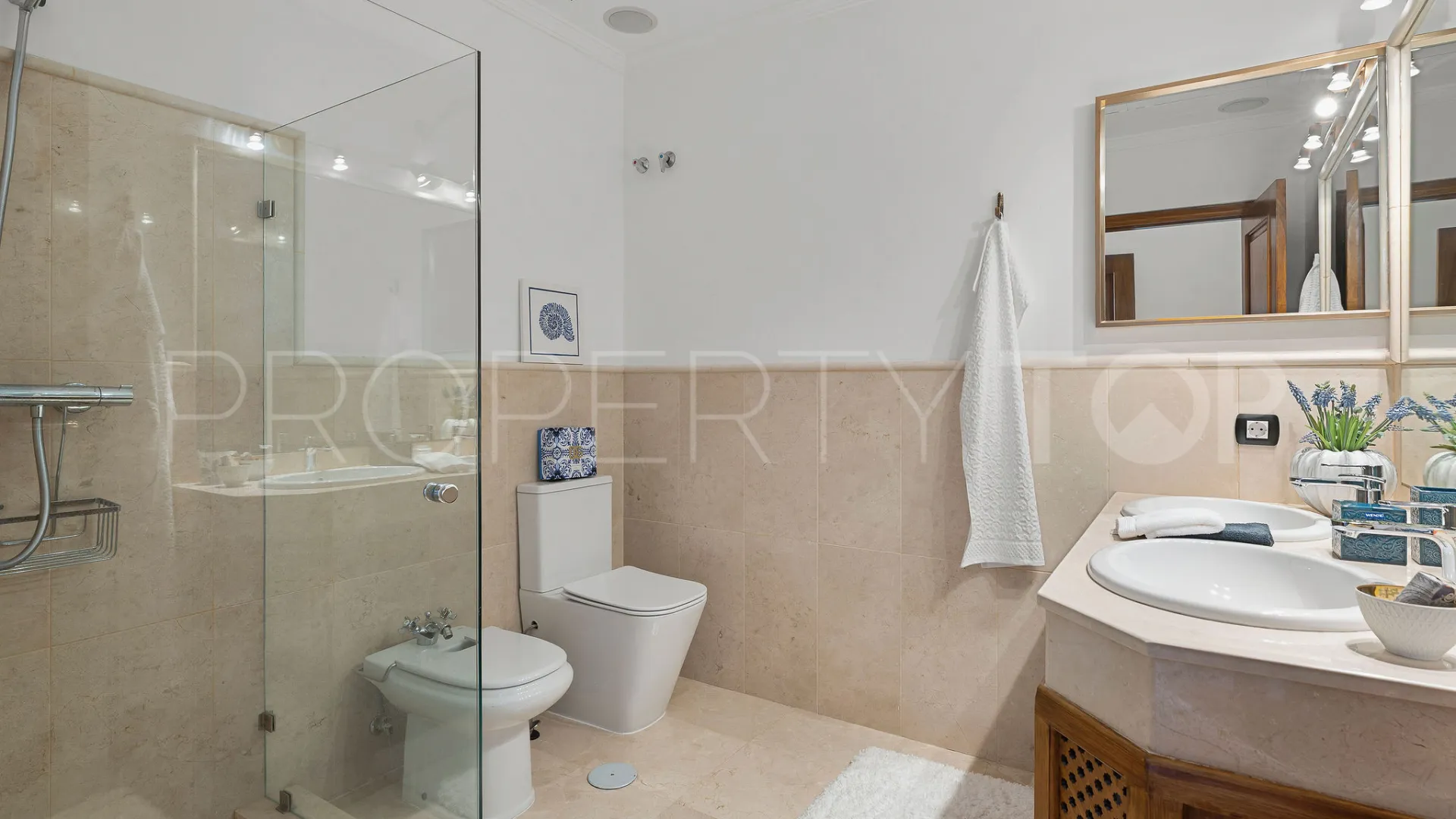 Buy villa in El Madroñal