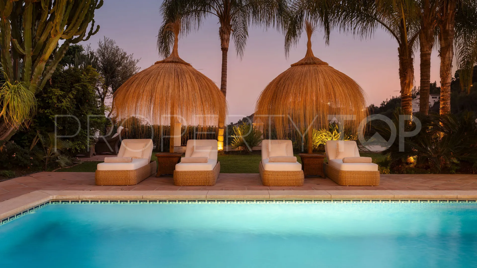 Buy villa in El Madroñal