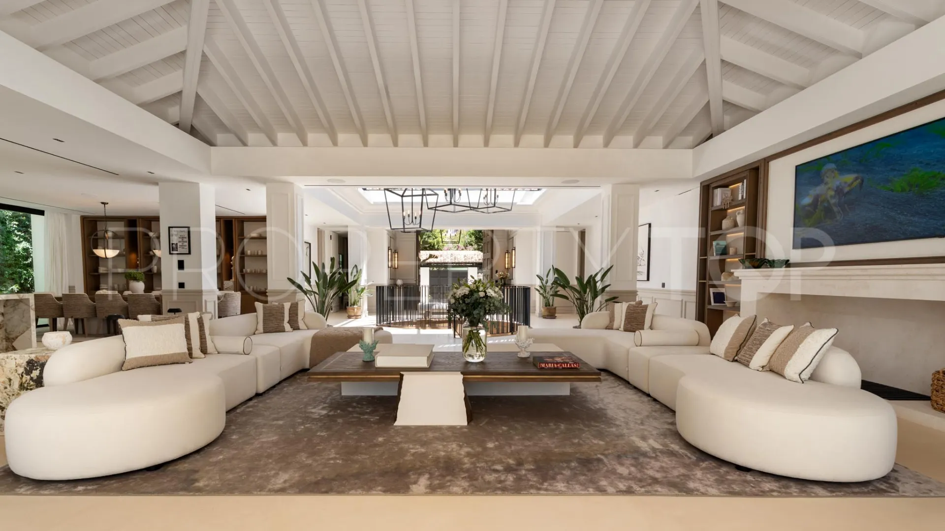 Villa de 6 dormitorios en venta en Nueva Andalucia