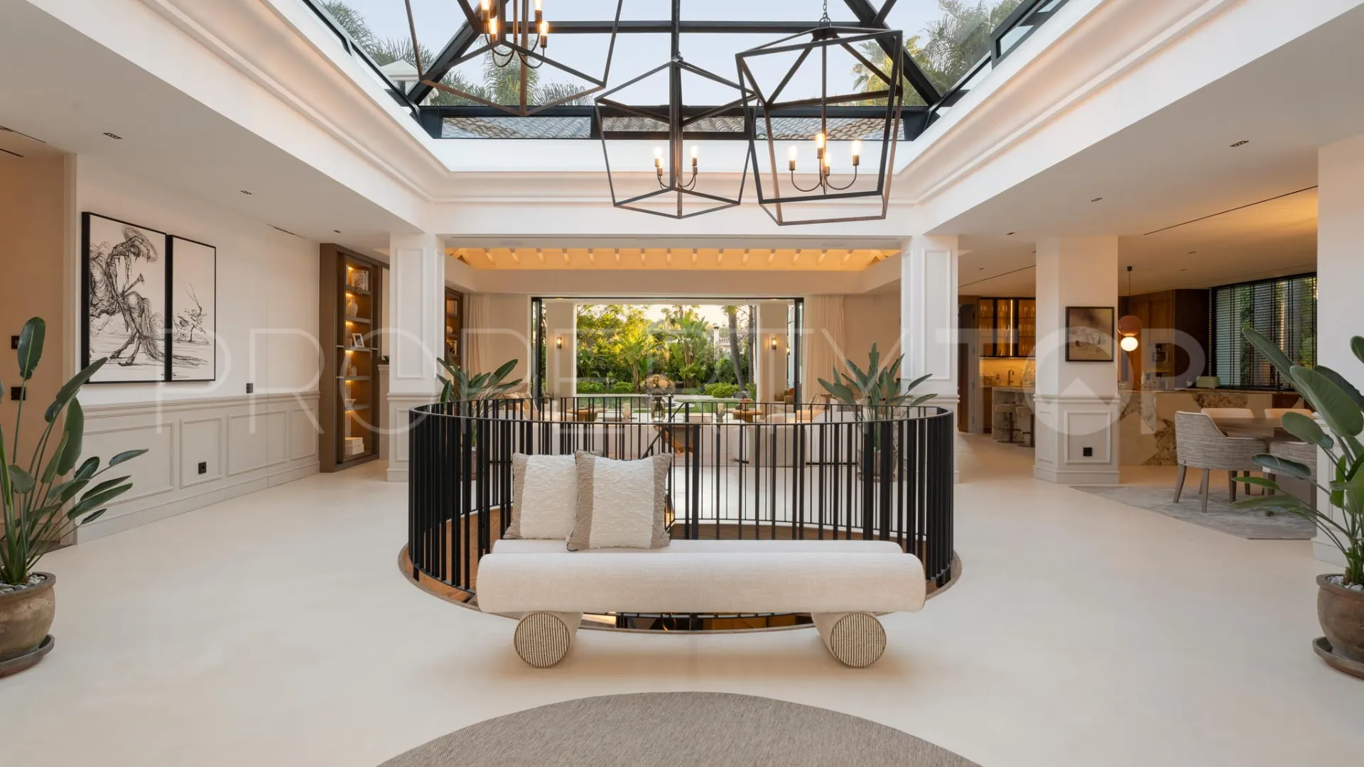 Villa de 6 dormitorios en venta en Nueva Andalucia