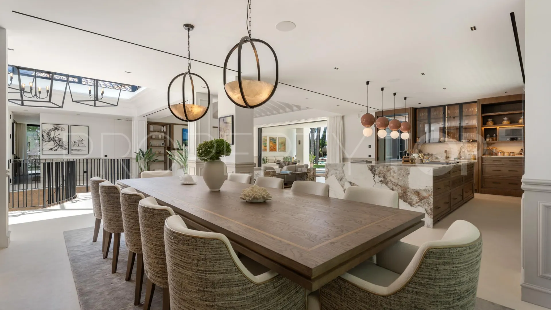 Villa de 6 dormitorios en venta en Nueva Andalucia
