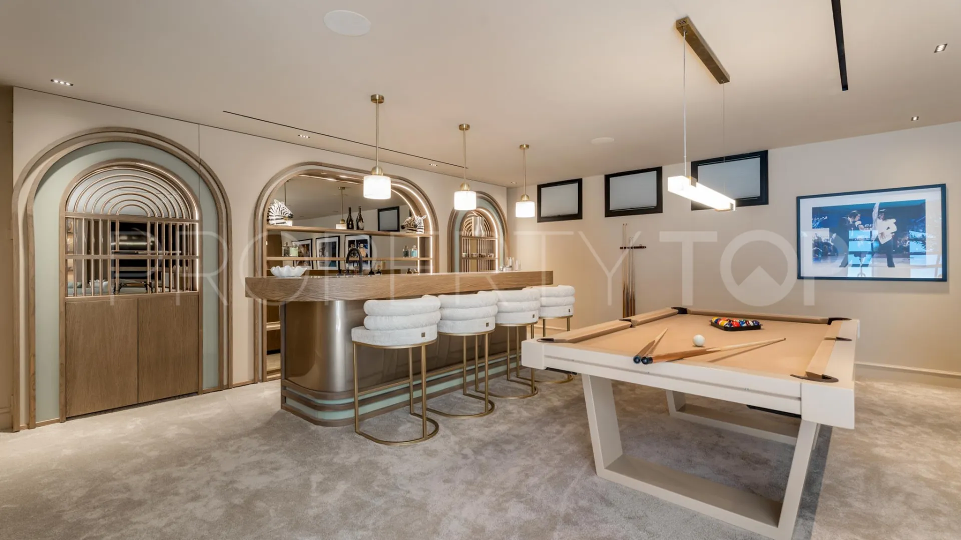 Villa de 6 dormitorios en venta en Nueva Andalucia