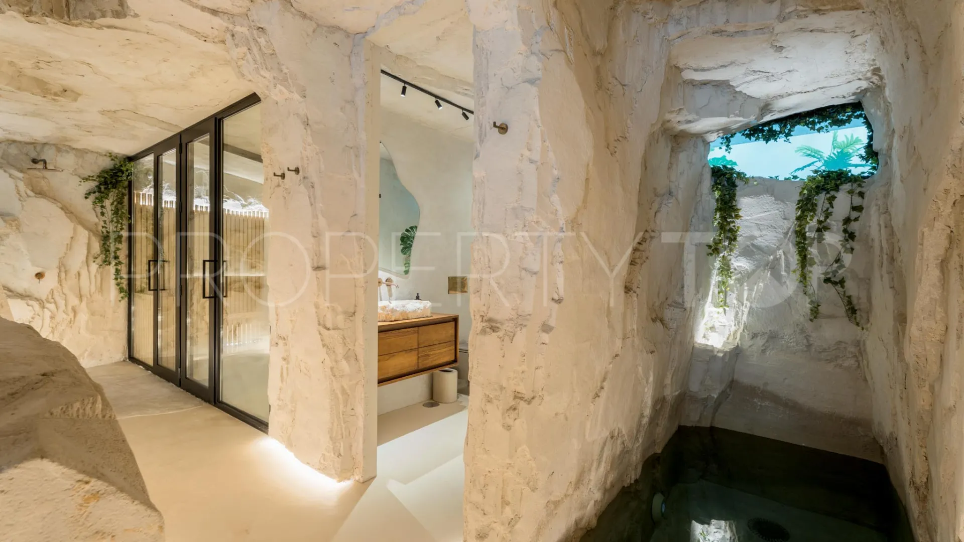 Villa de 6 dormitorios en venta en Nueva Andalucia