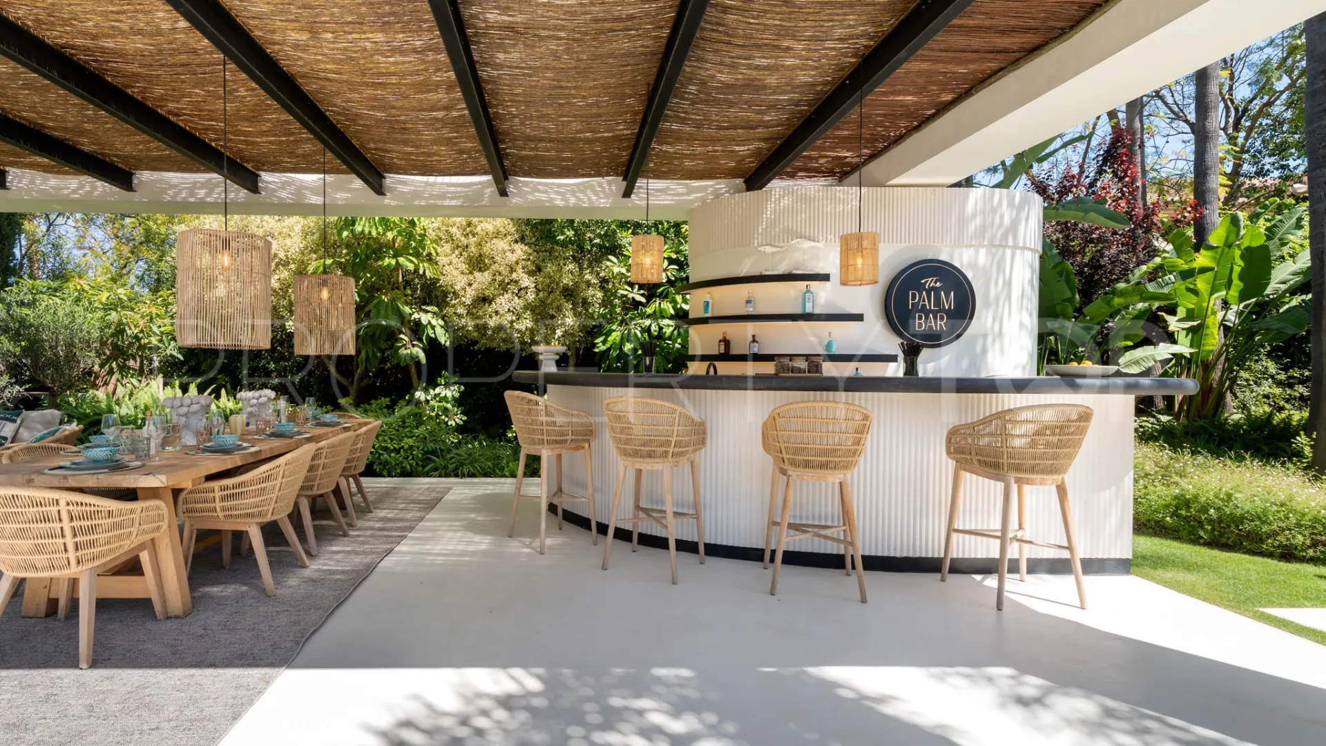 Villa de 6 dormitorios en venta en Nueva Andalucia