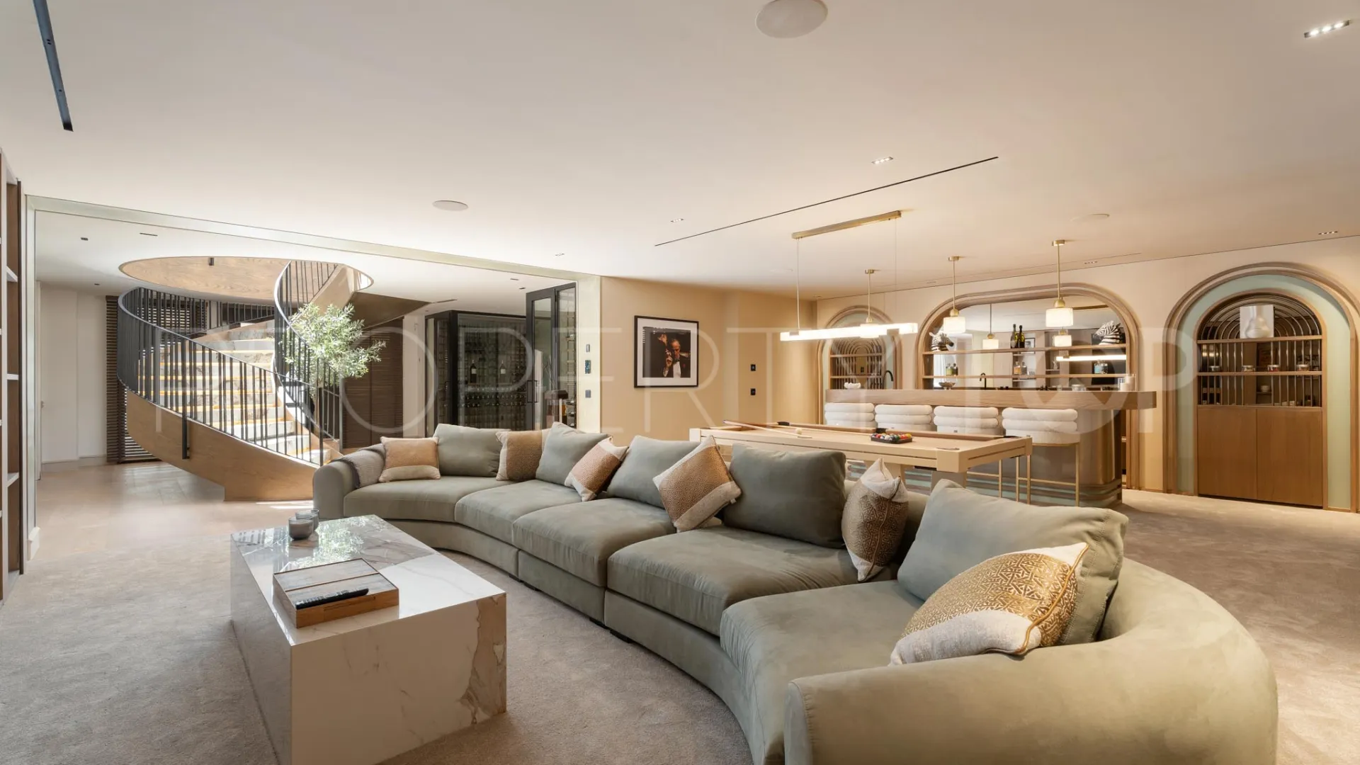 Villa de 6 dormitorios en venta en Nueva Andalucia