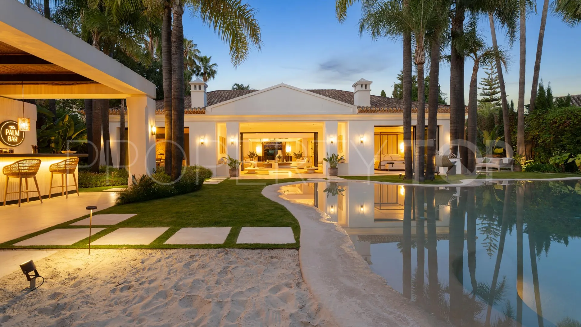 Villa de 6 dormitorios en venta en Nueva Andalucia