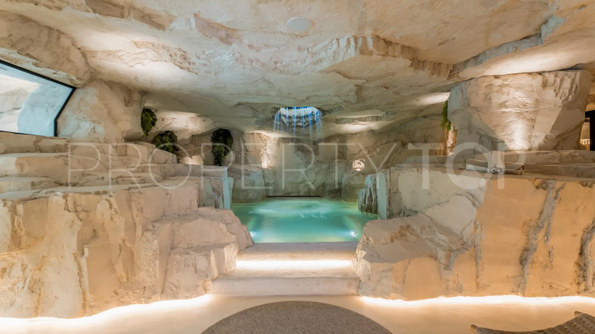 Villa de 6 dormitorios en venta en Nueva Andalucia