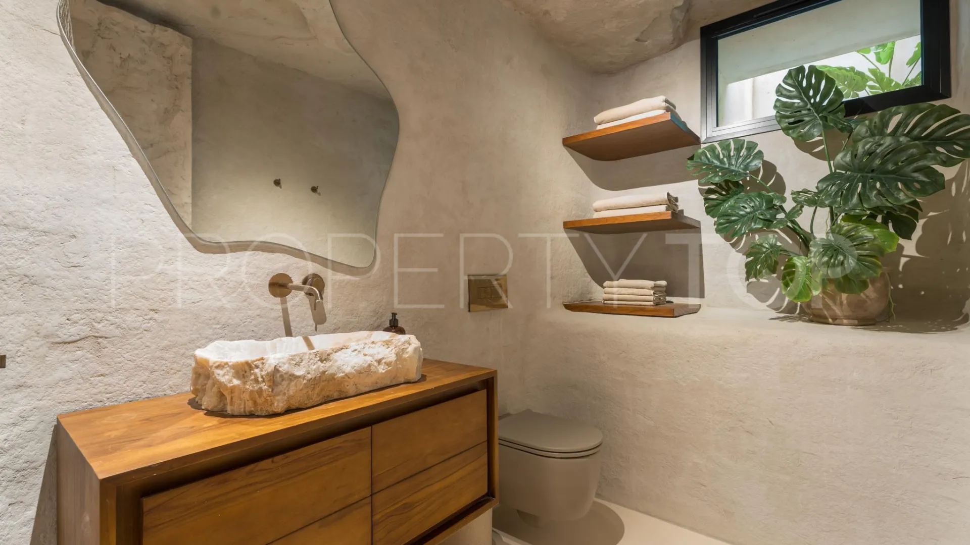 Villa de 6 dormitorios en venta en Nueva Andalucia