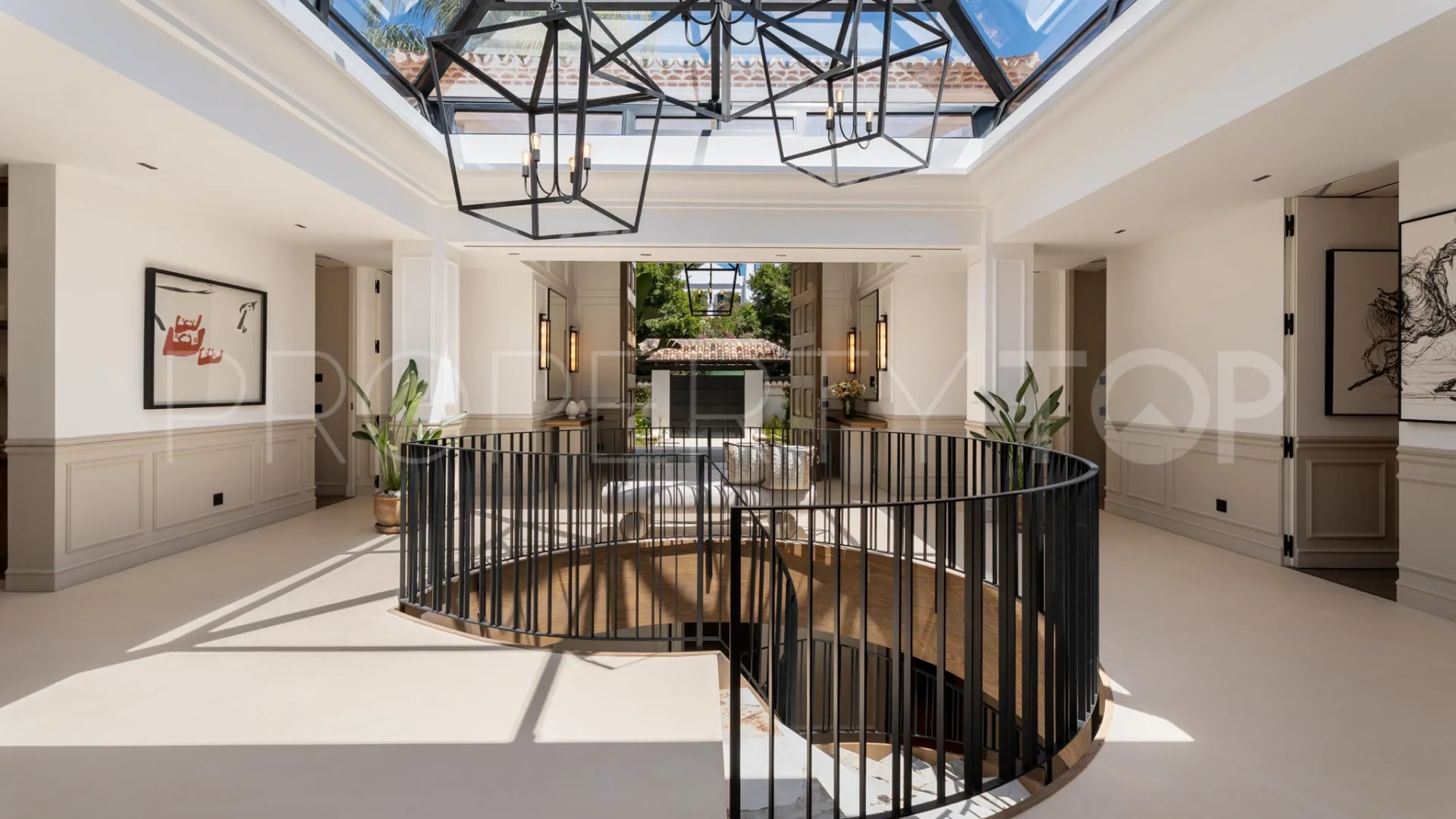 Villa de 6 dormitorios en venta en Nueva Andalucia