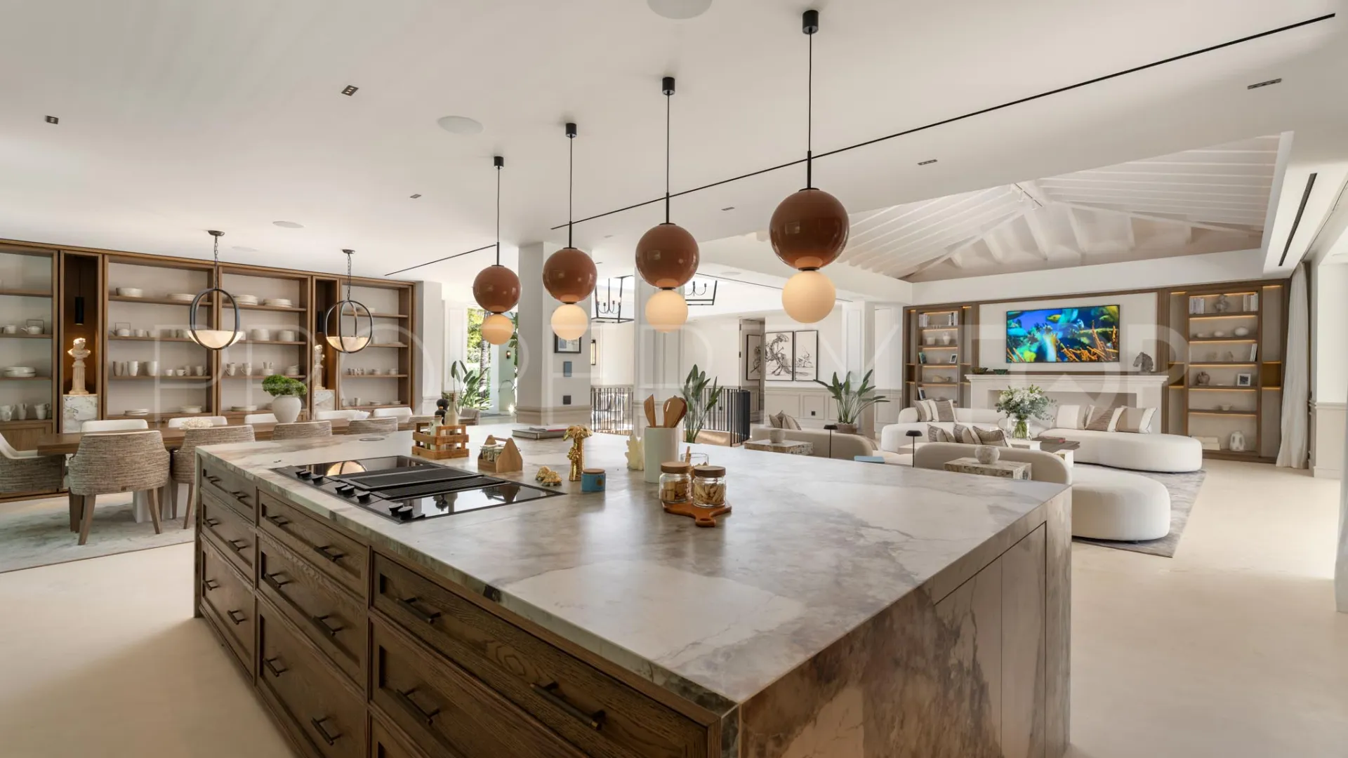 Villa de 6 dormitorios en venta en Nueva Andalucia