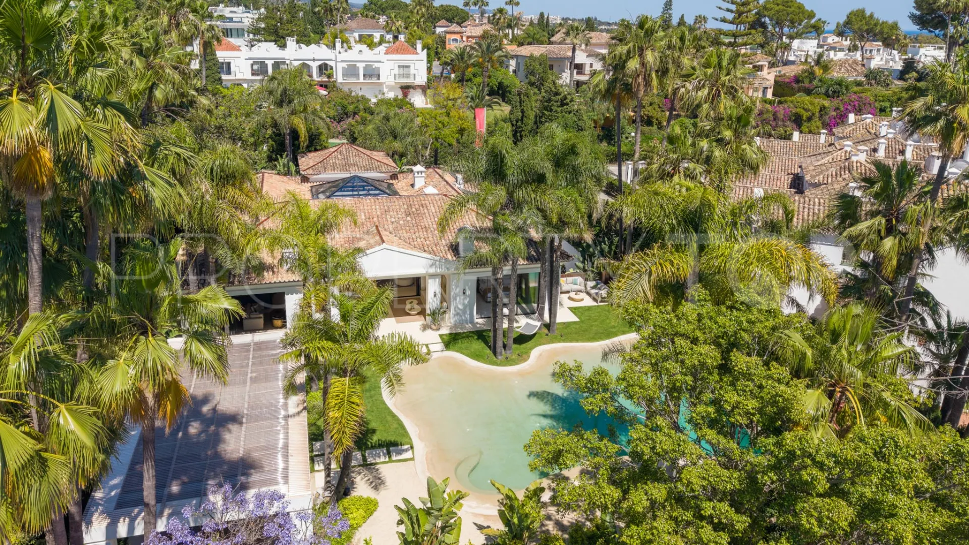 Villa de 6 dormitorios en venta en Nueva Andalucia