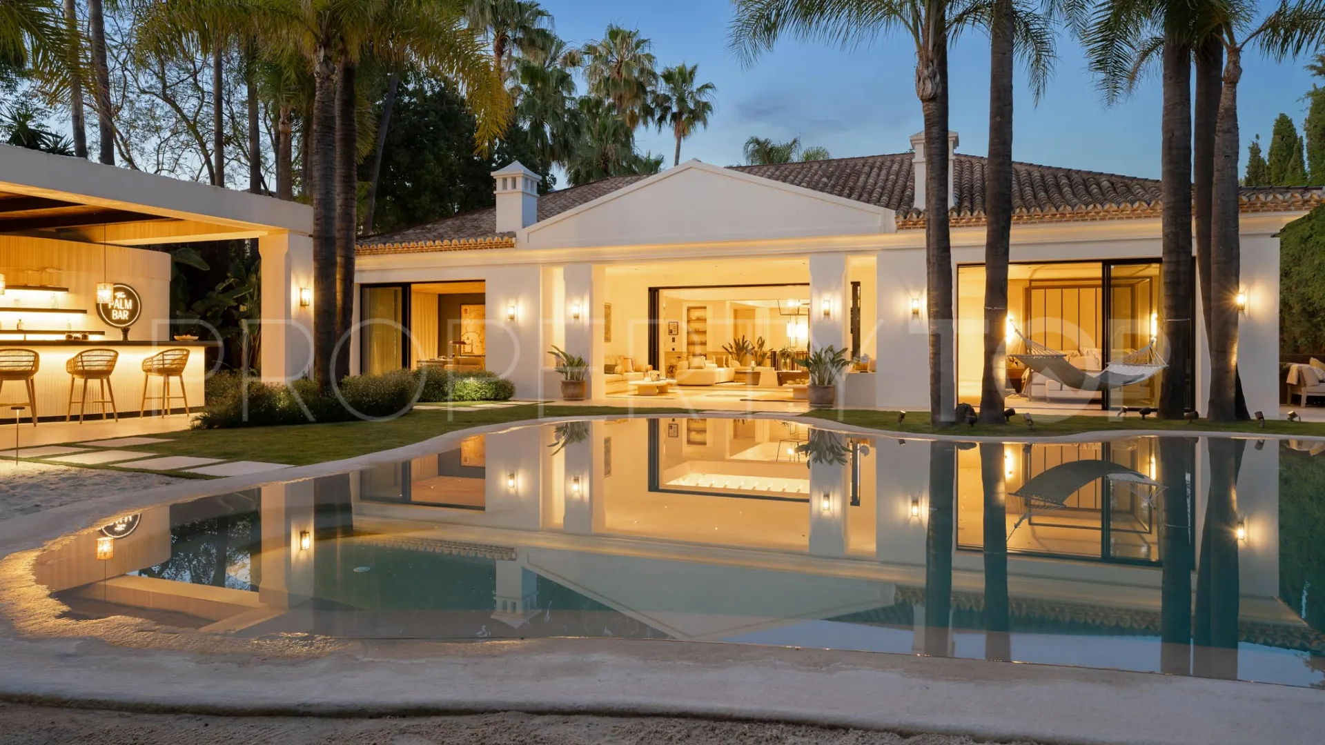 Villa de 6 dormitorios en venta en Nueva Andalucia