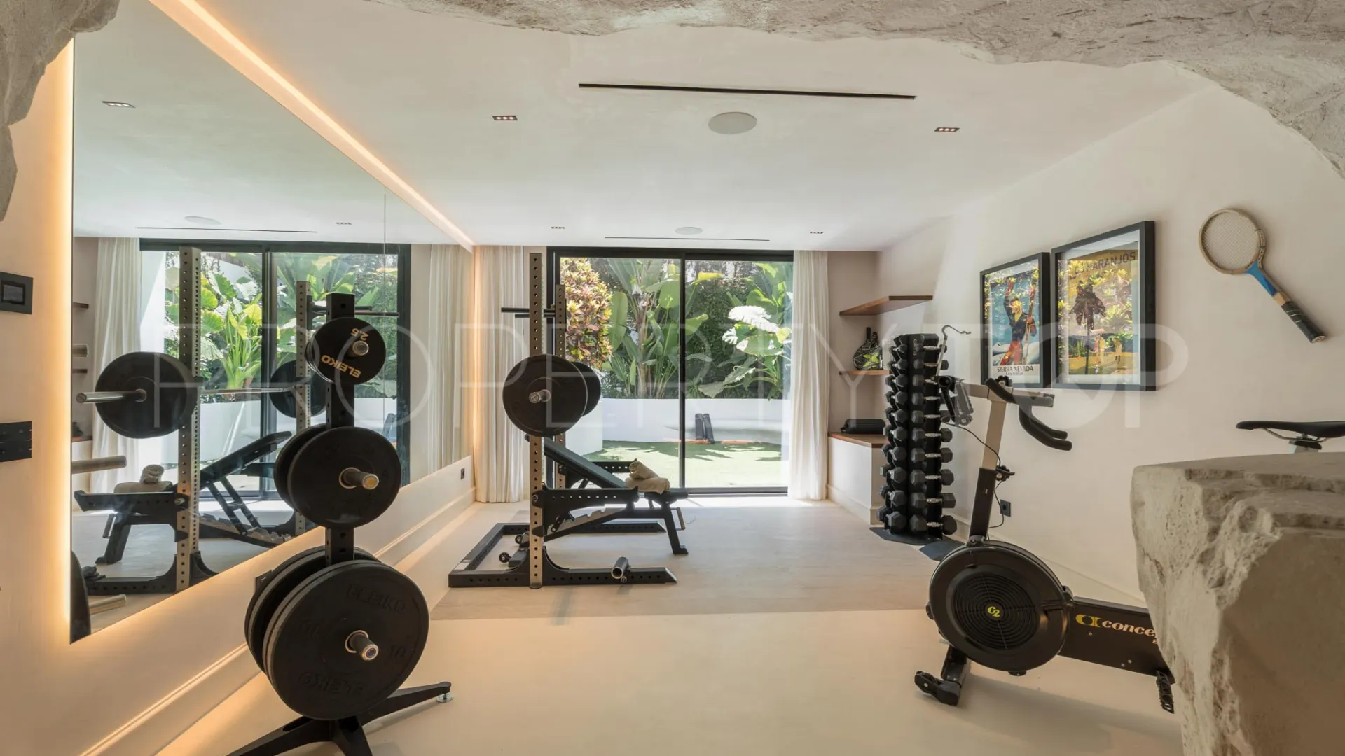 Villa de 6 dormitorios en venta en Nueva Andalucia