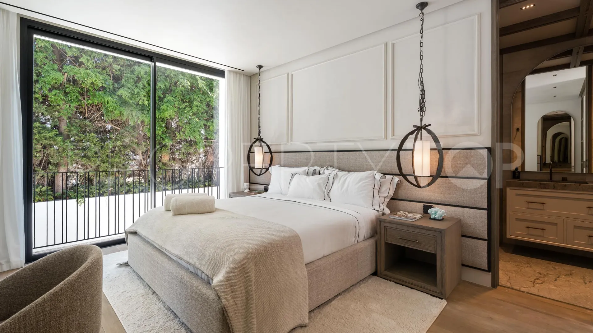 Villa de 6 dormitorios en venta en Nueva Andalucia
