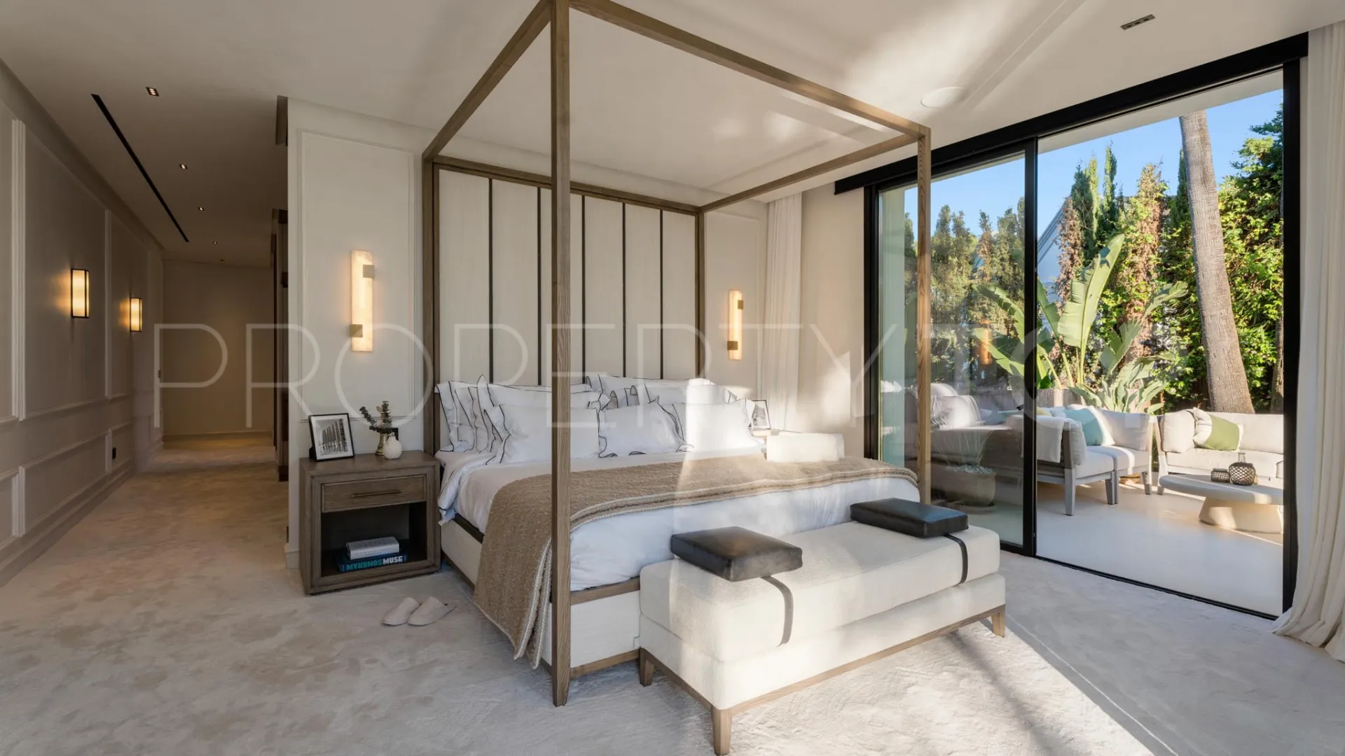 Villa de 6 dormitorios en venta en Nueva Andalucia