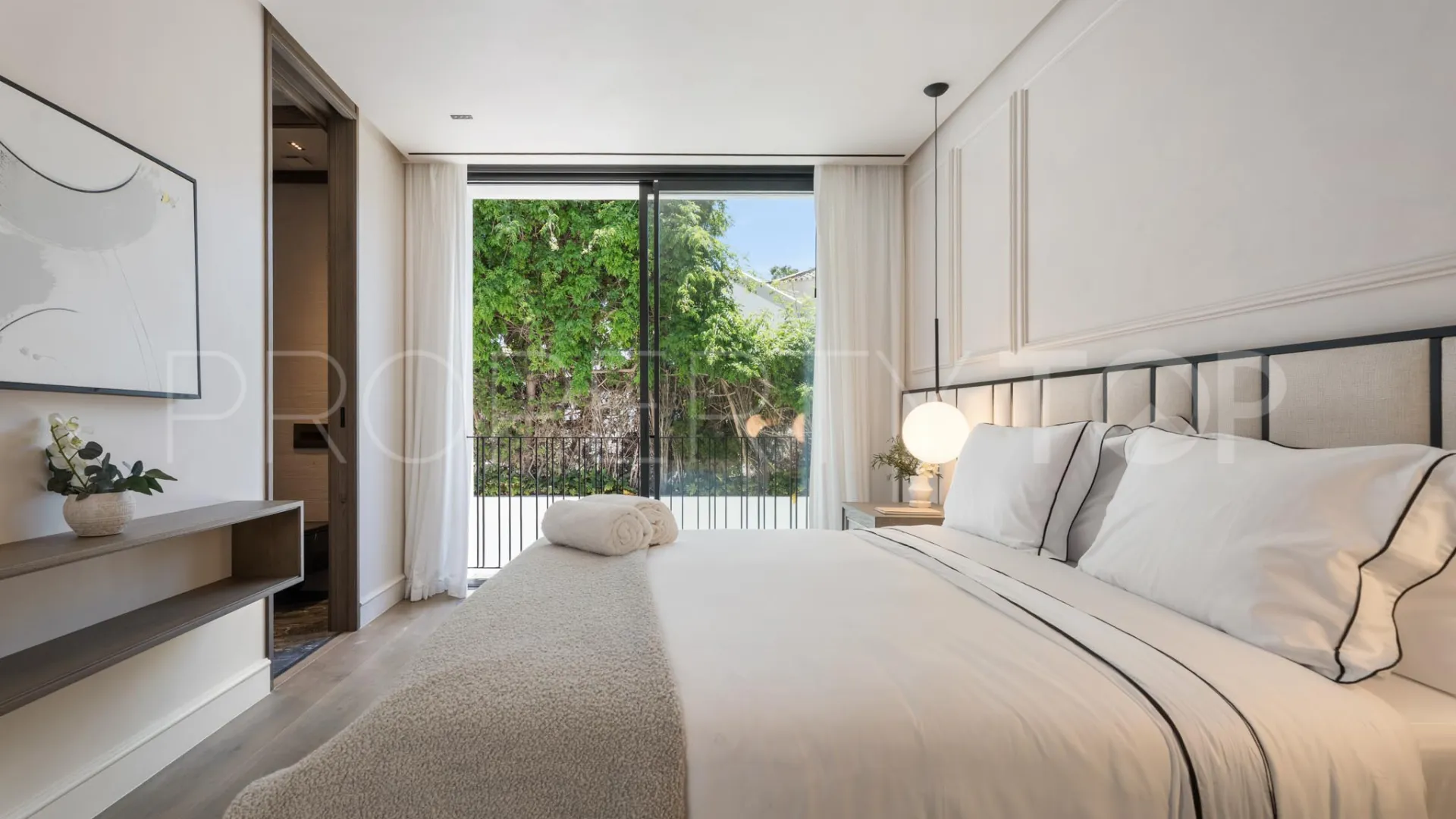 Villa de 6 dormitorios en venta en Nueva Andalucia