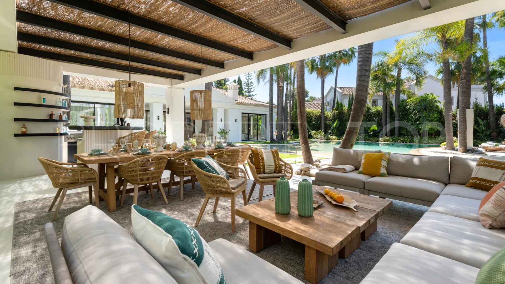 Villa de 6 dormitorios en venta en Nueva Andalucia