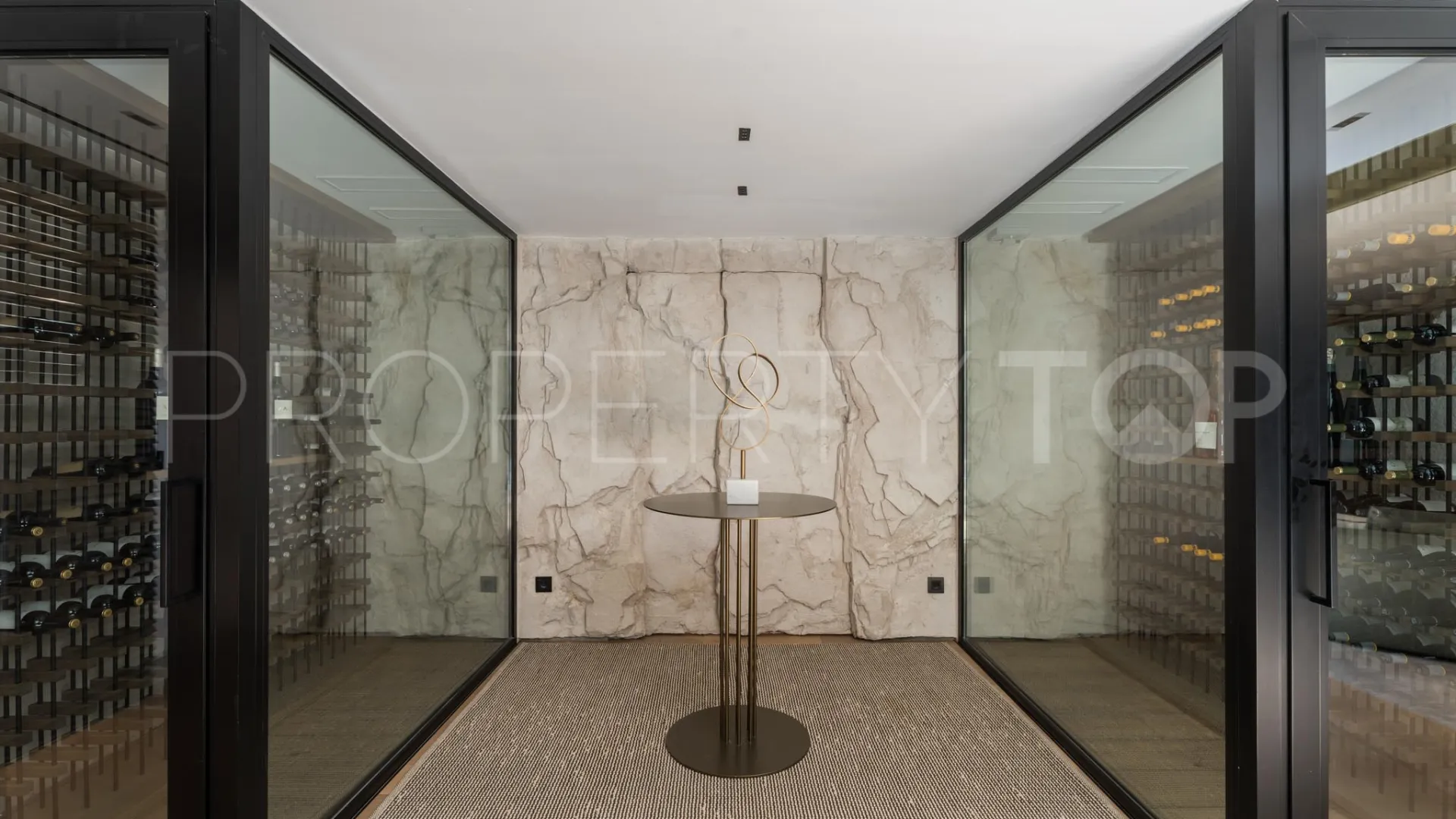 Villa de 6 dormitorios en venta en Nueva Andalucia